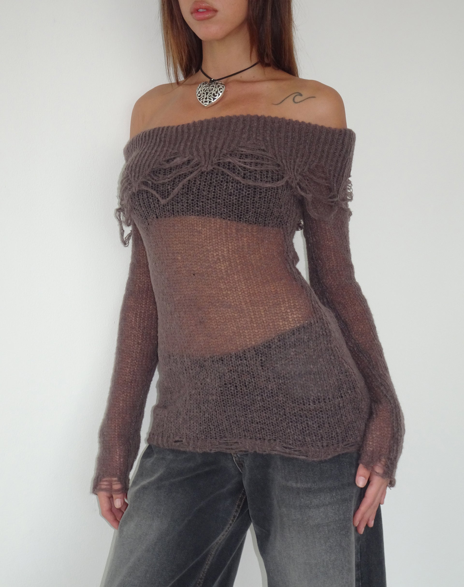 Immagine di Milena Distress Knit Long Sleeve Bardot Top in Maroon