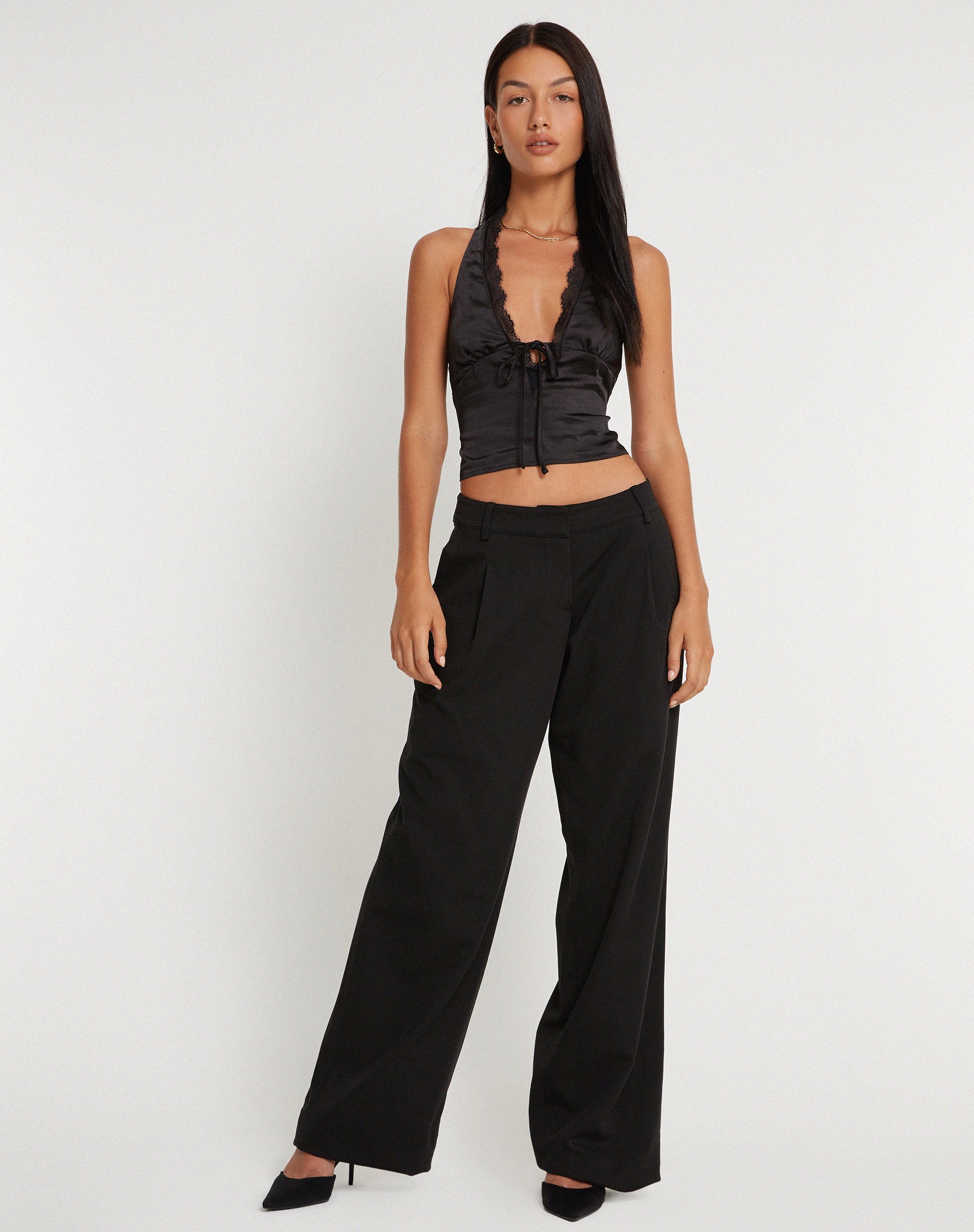 immagine di Mutsuki Halterneck Top in satin nero