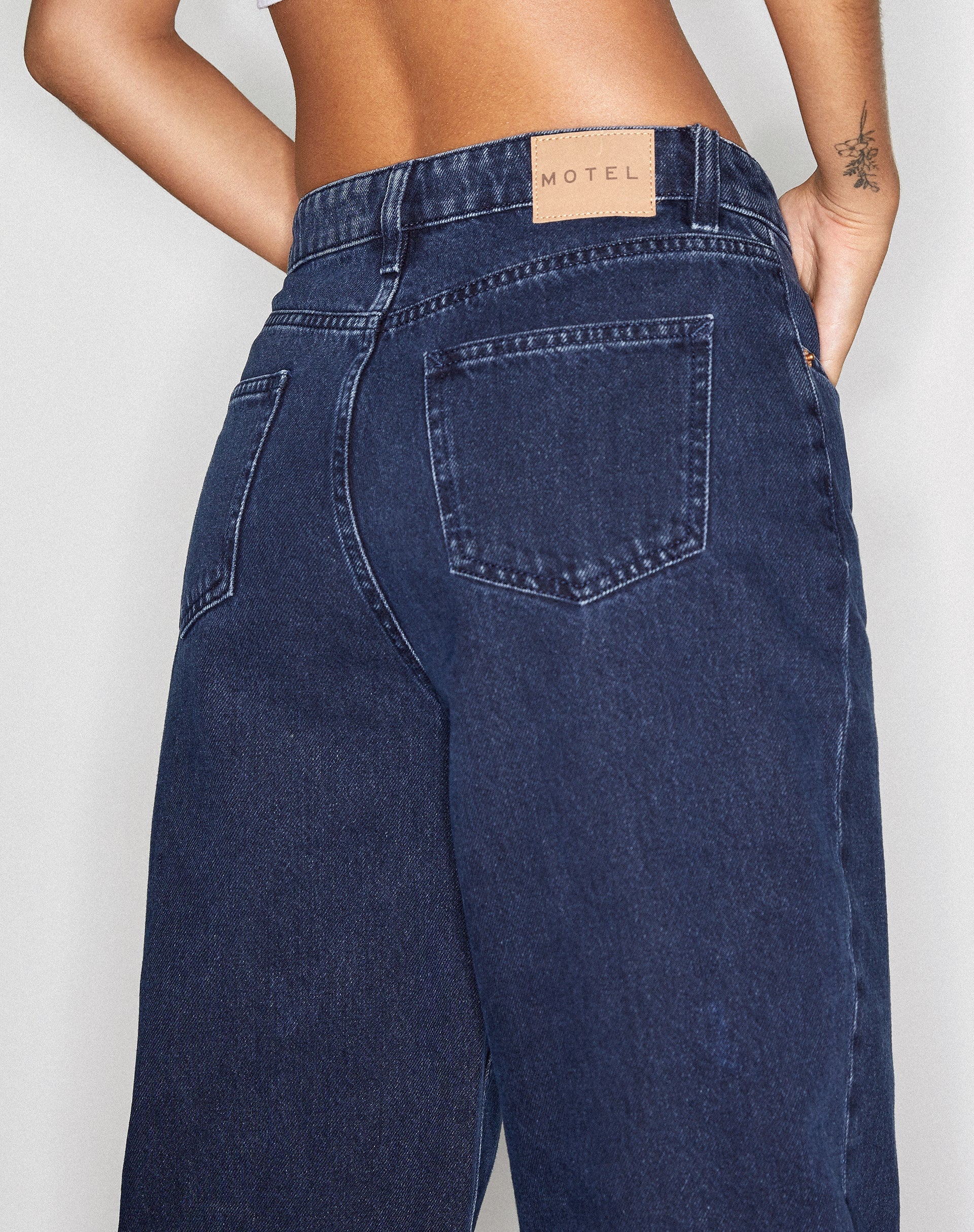 Immagine di Parallel Jeans in blu e nero