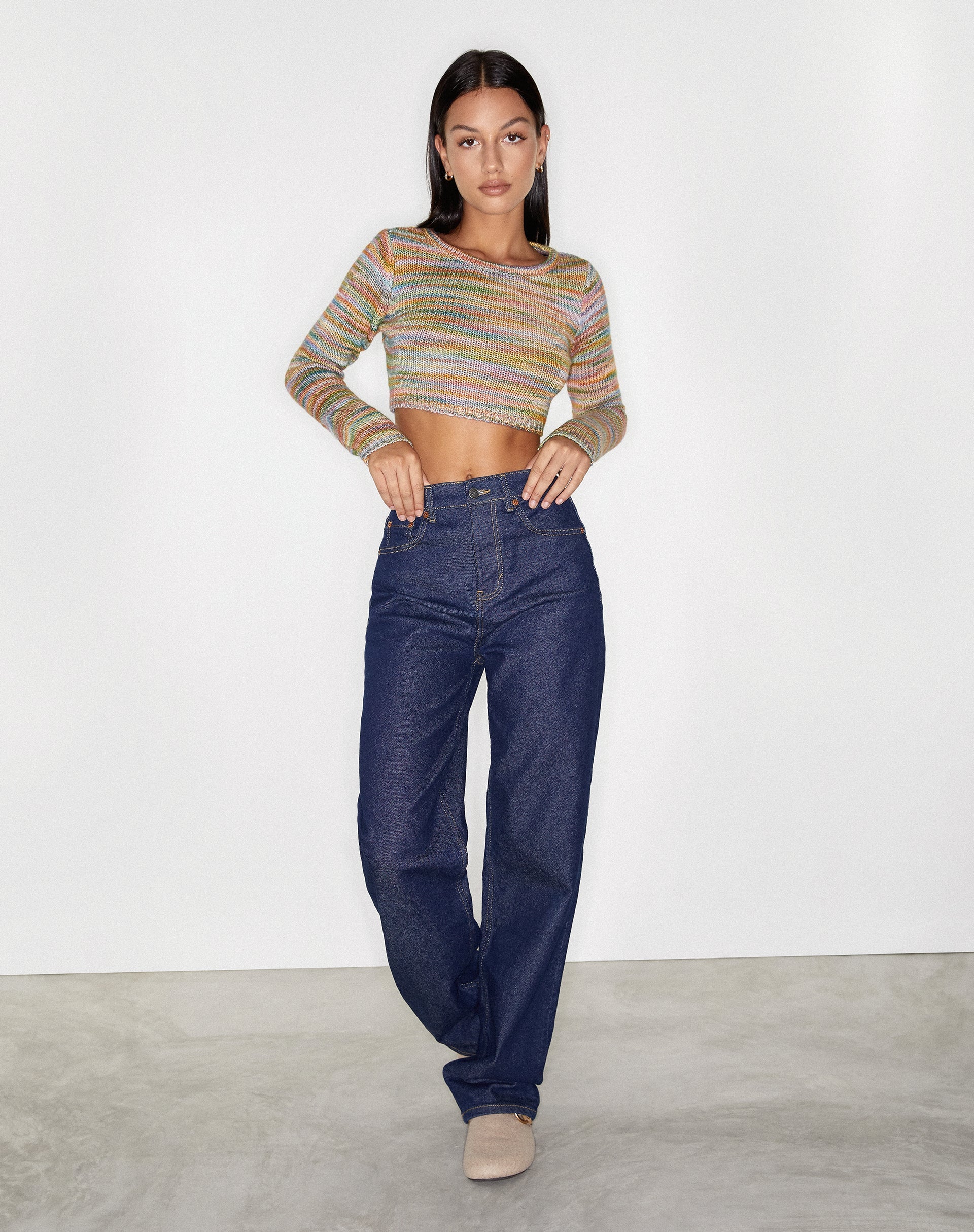immagine dei jeans Parallel in lavaggio blu con risciacquo