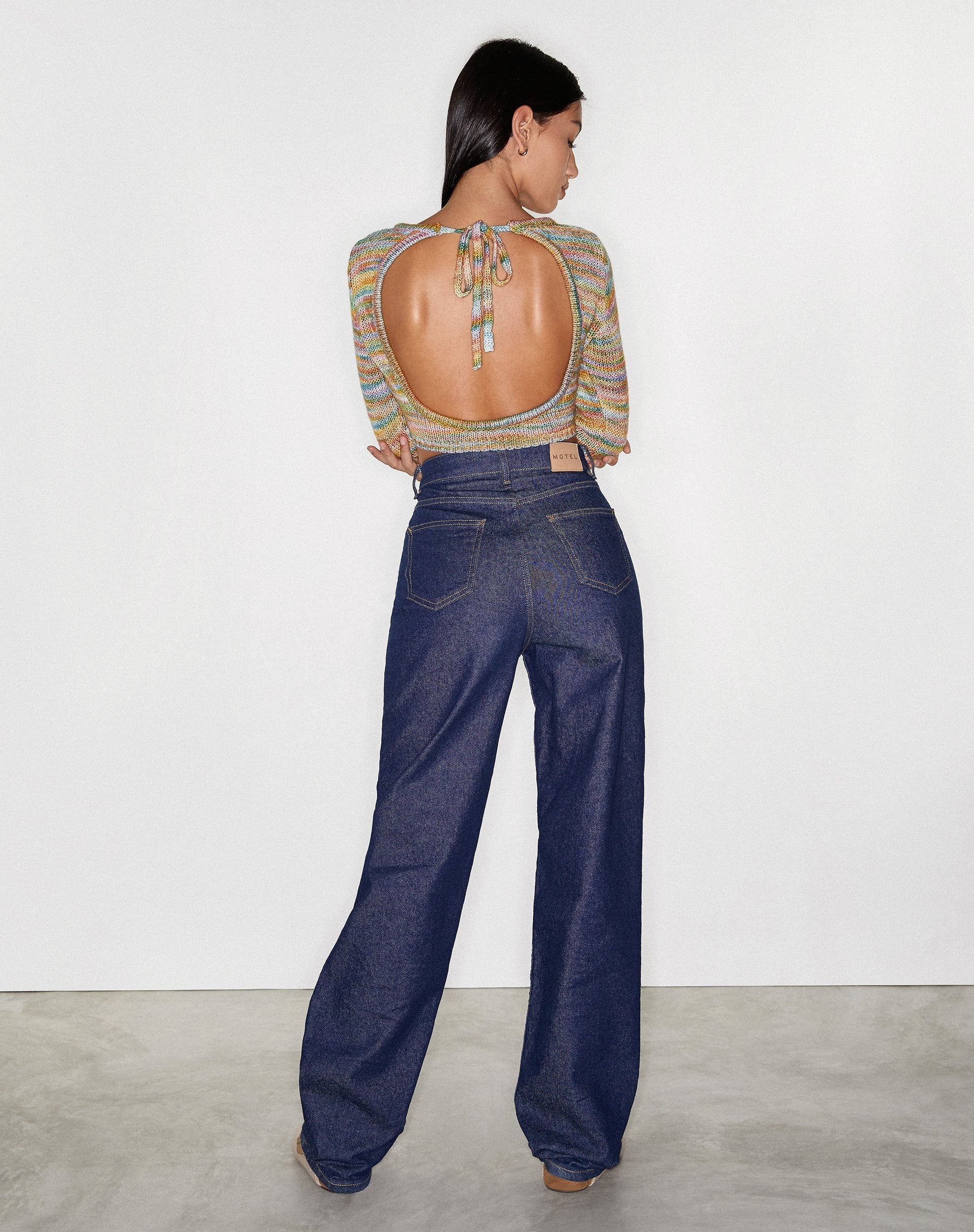 immagine dei jeans Parallel in lavaggio blu con risciacquo