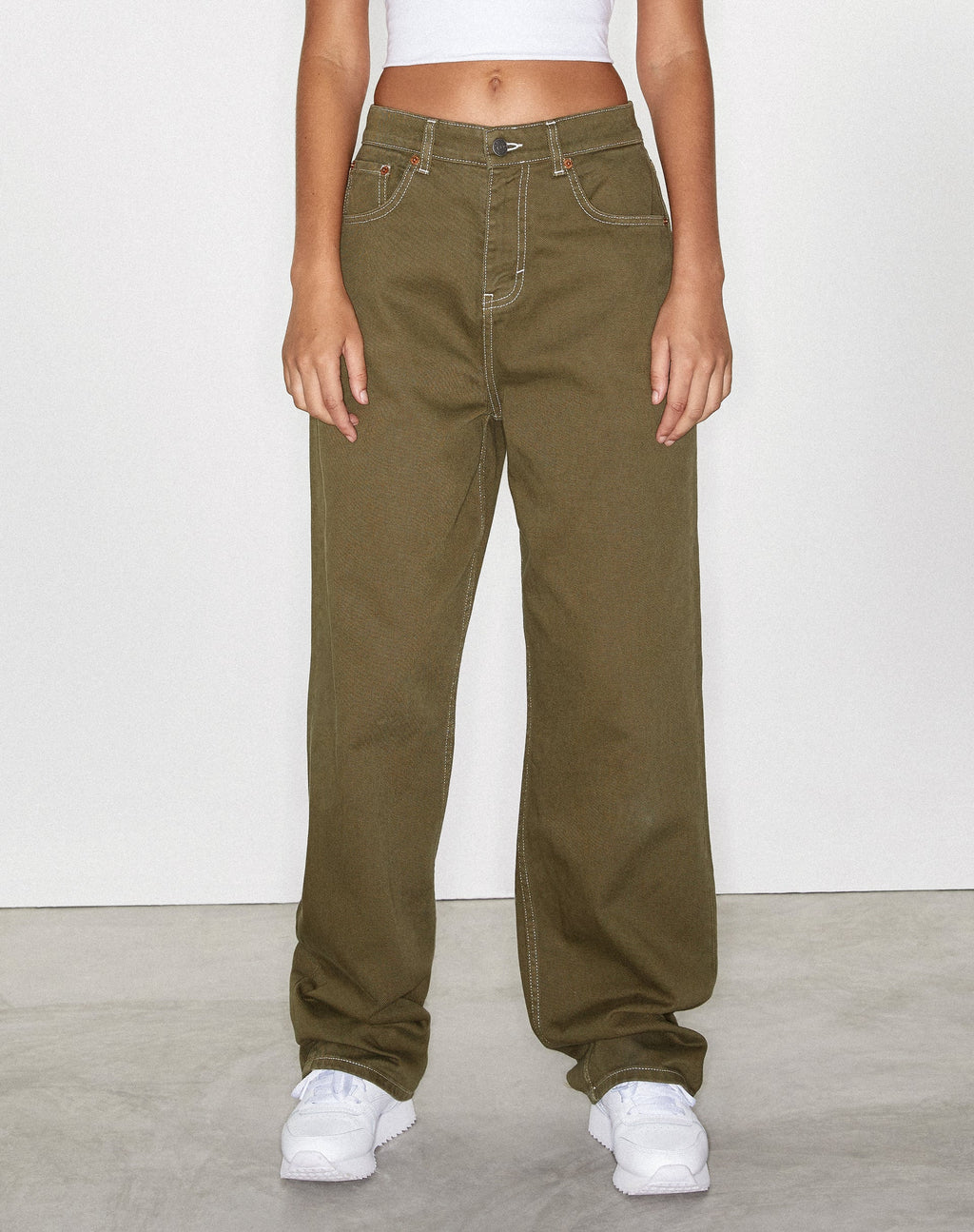 Jeans Parallel in verde militare