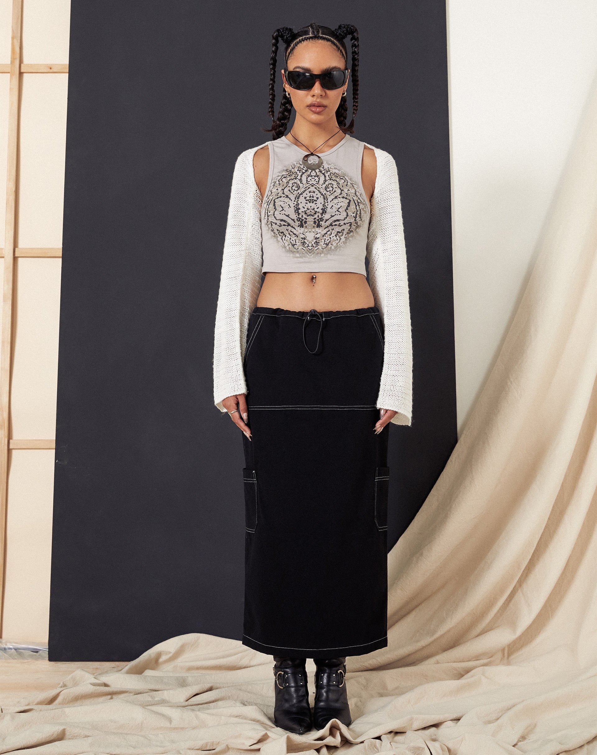 immagine di Swari Midi Cargo Skirt in nero