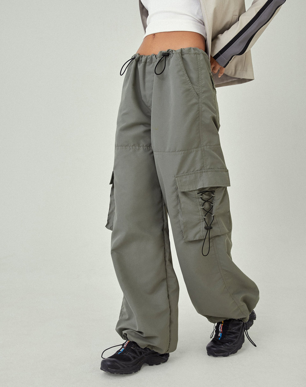 MOTEL X JACQUIE Fabio Pantaloni cargo a gamba larga in grigio