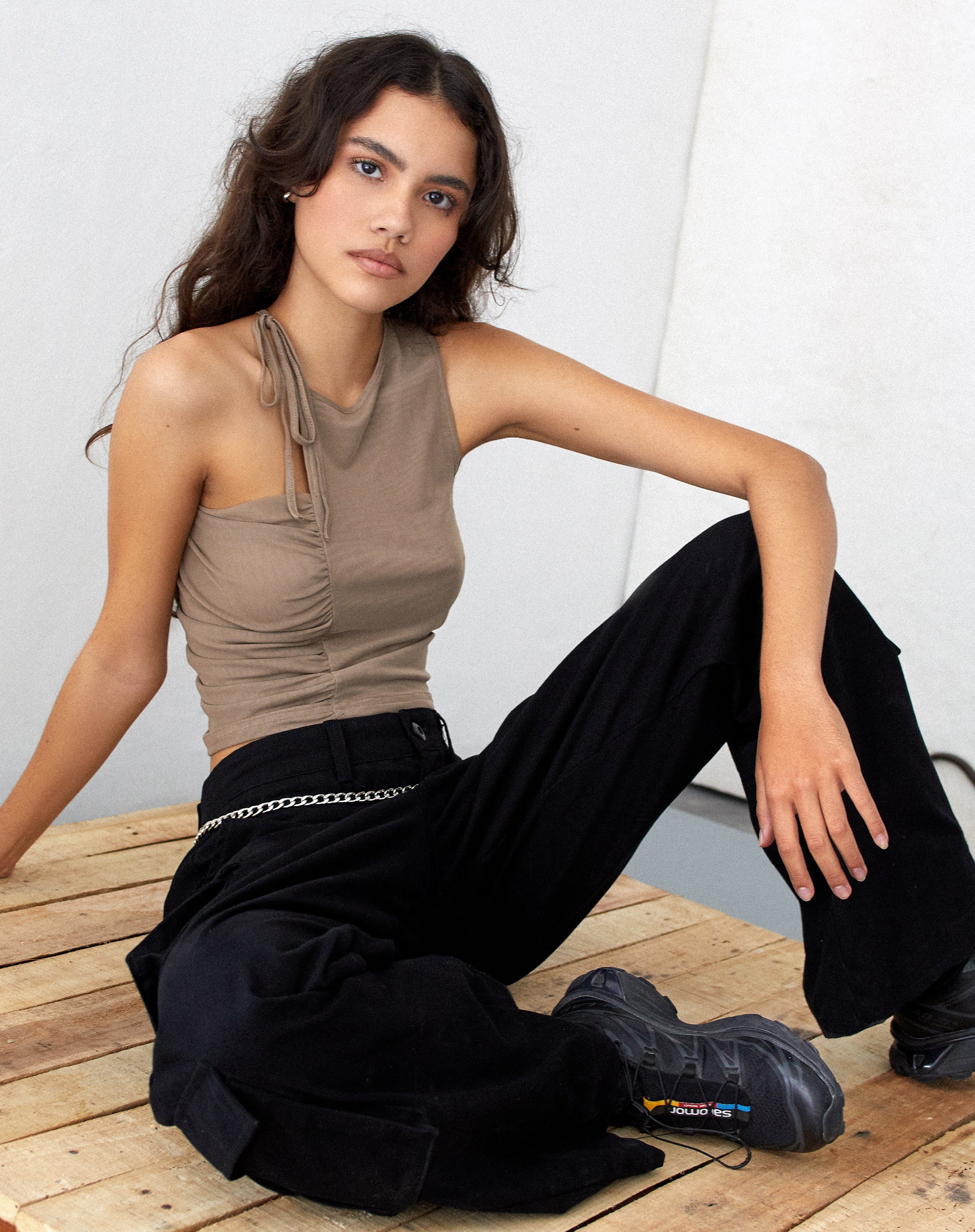 immagine di MOTEL X JACQUIE Sonja Crop Top in color farina d'avena