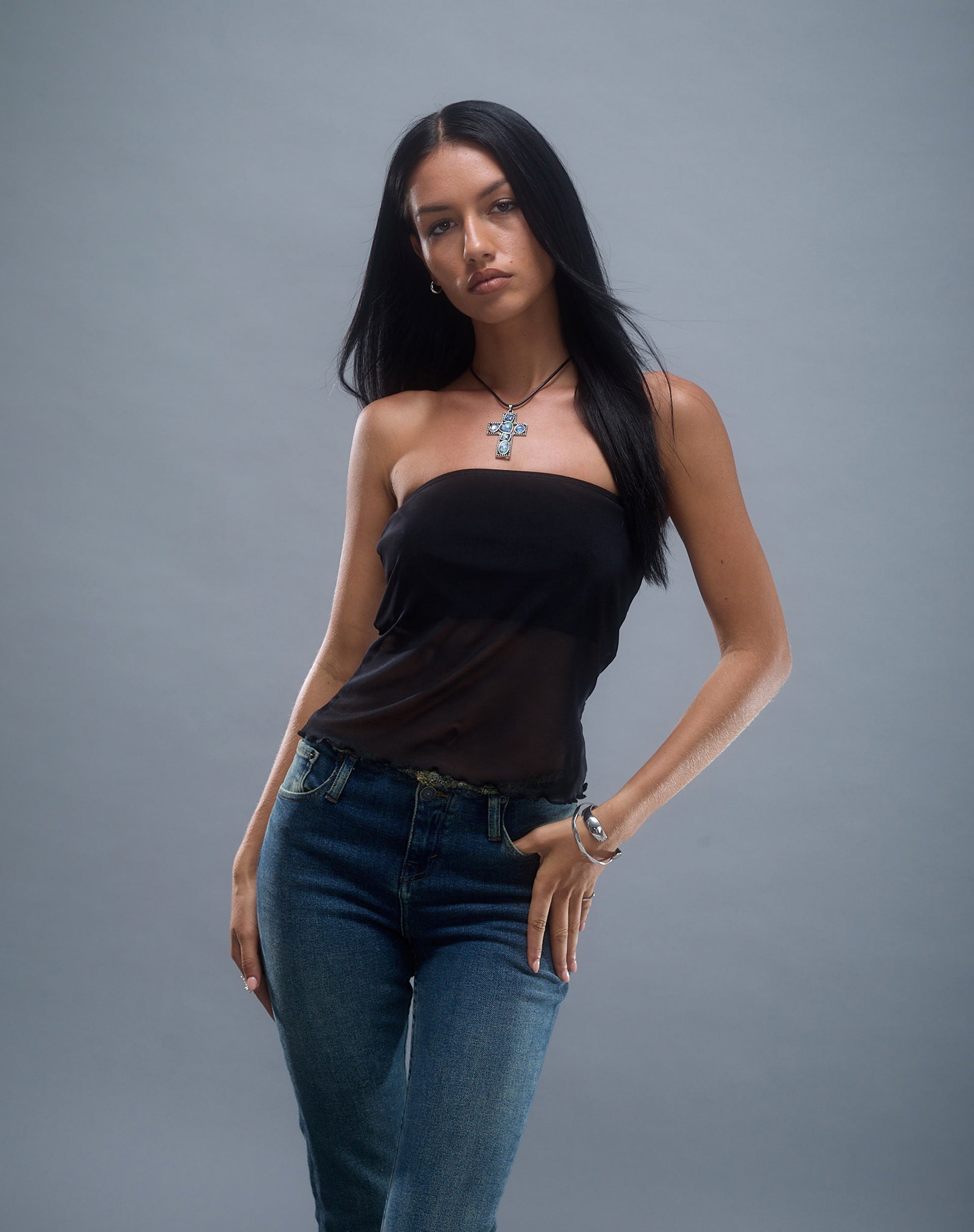 Immagine di Saturi Mesh Longline Bandeau Top in nero