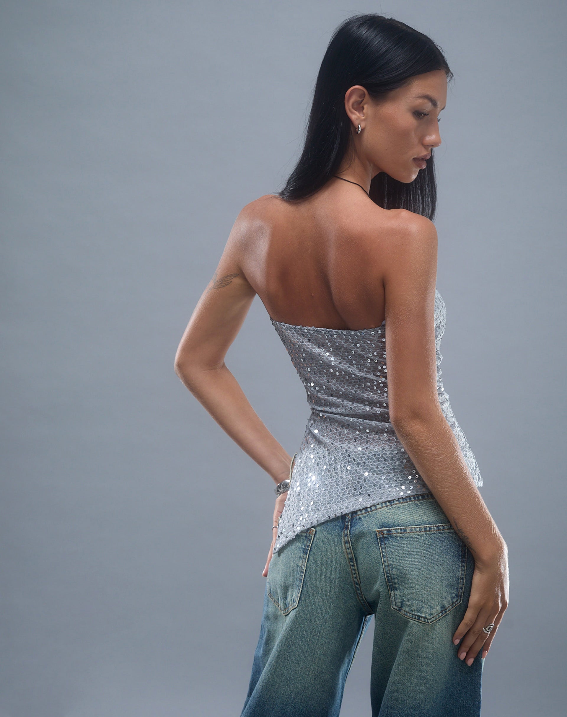 Immagine di Brilia Top a fascia in maglia di paillettes Argento