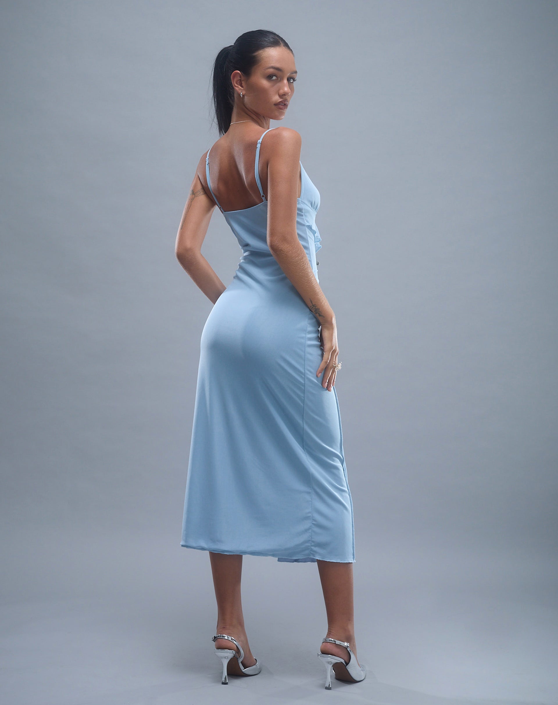 Immagine di Jacy Ruffle Midi Dress in maglia blu