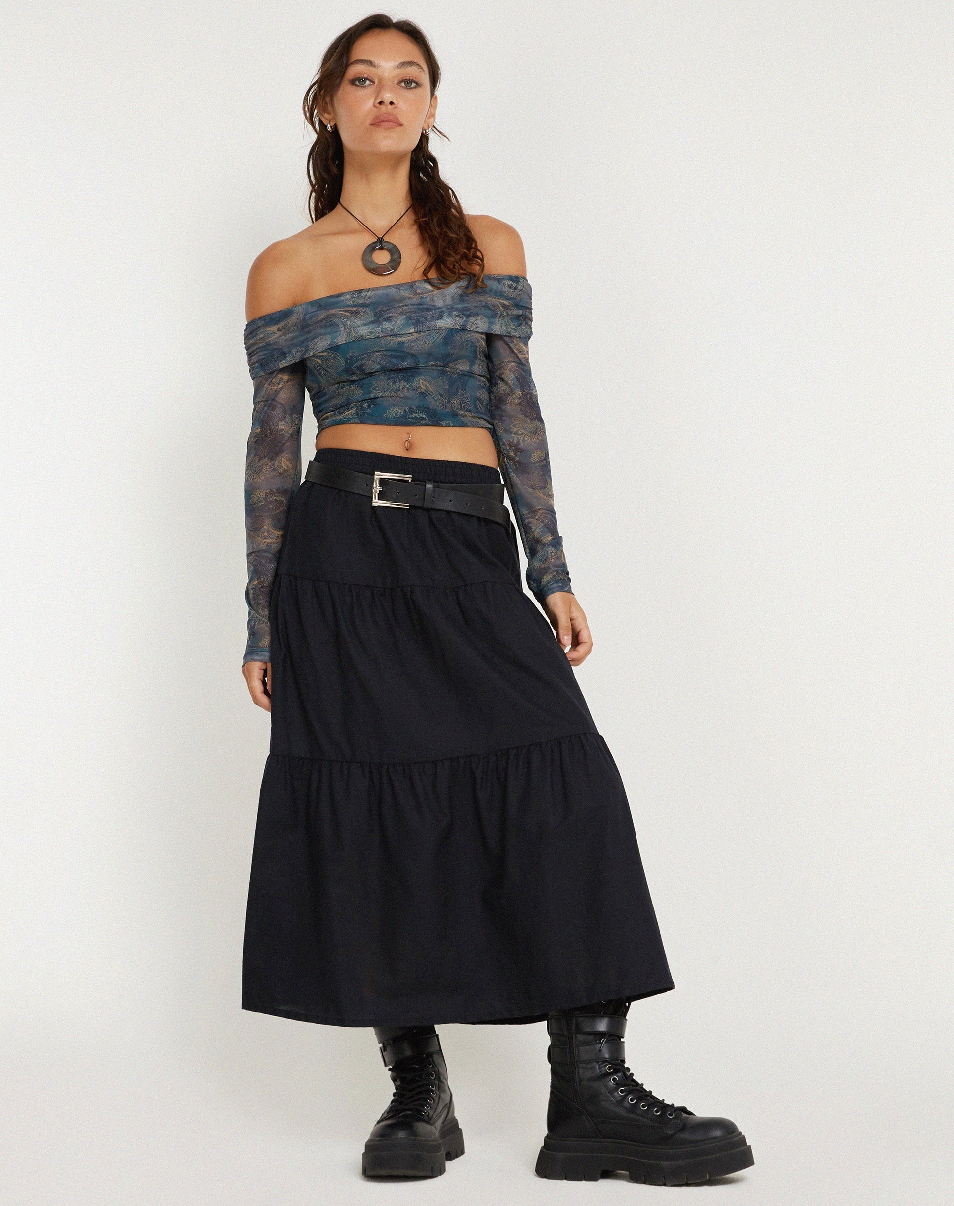 IMMAGINE DI Nagini Top bardot a maniche lunghe in blu paisley