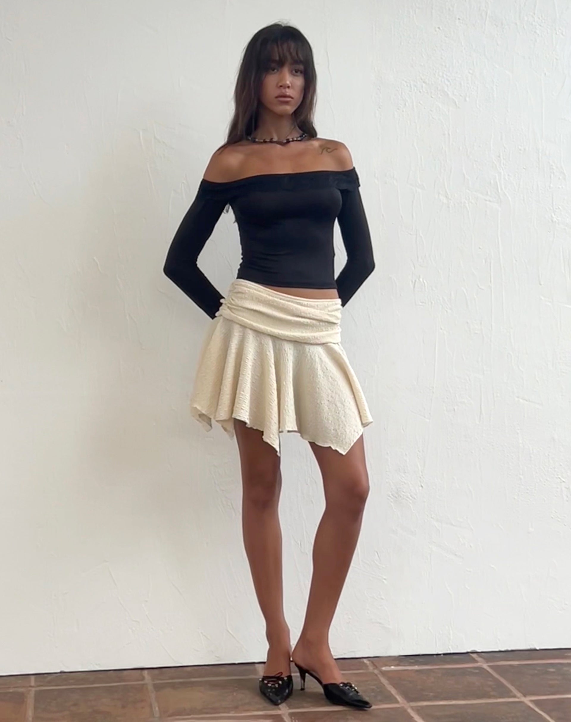 Immagine di Nagita Slinky Top Bardot a maniche lunghe in nero