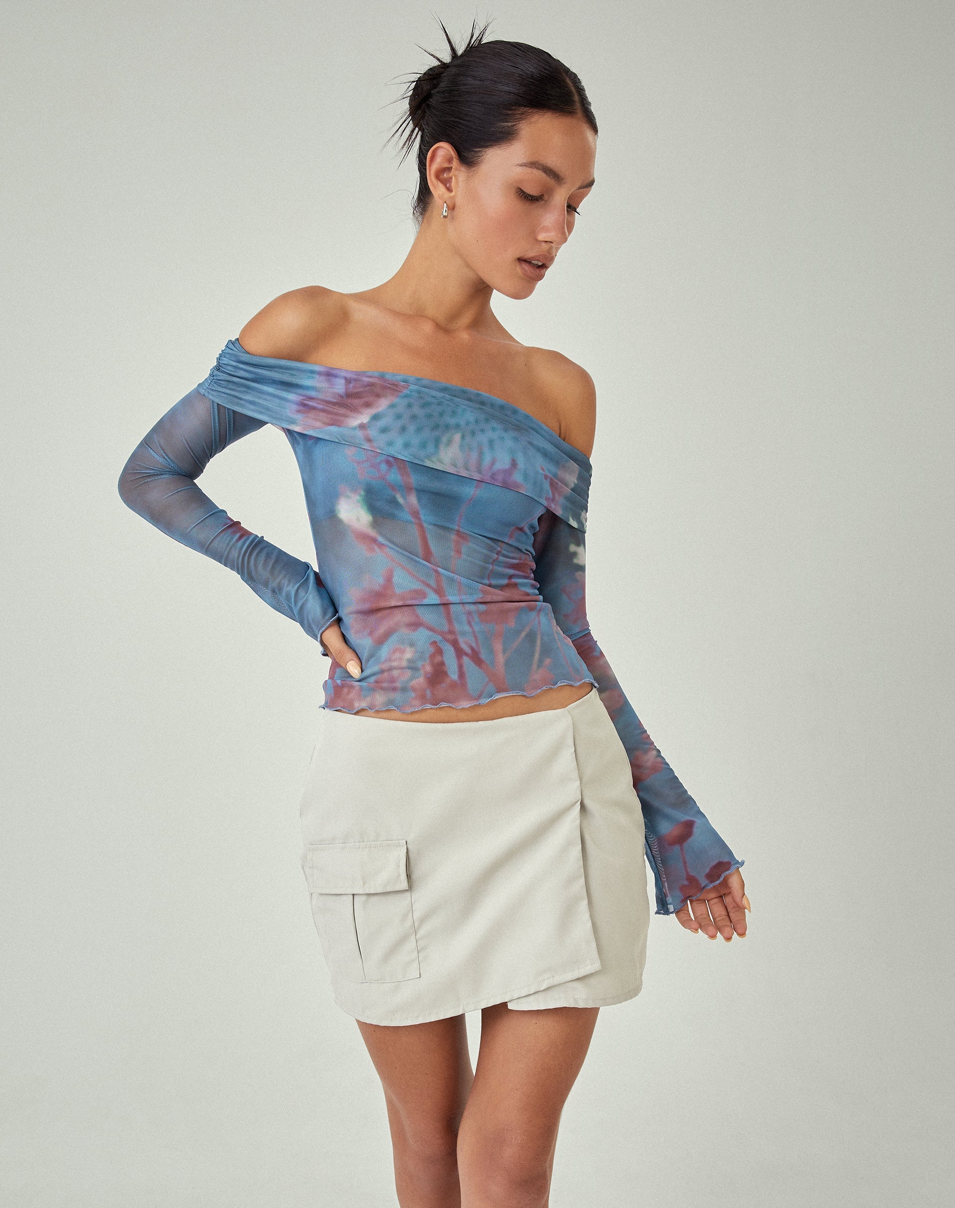 image of MOTEL X JACQUIE Nagya Top a manica lunga in Lumen Mesh Blu