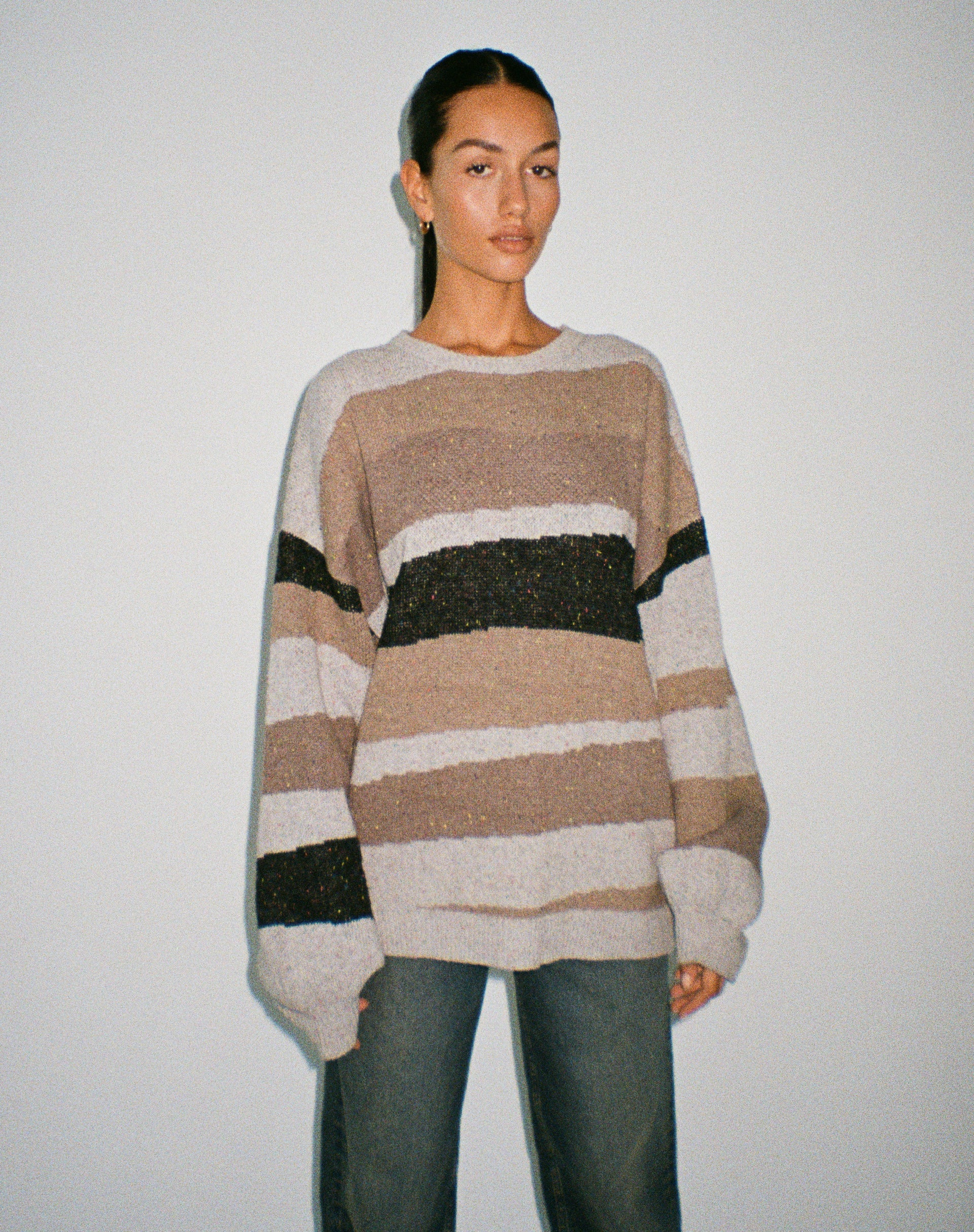 IMMAGINE DEL MAGLIONE Namari in grigio astratto e tanaceto
