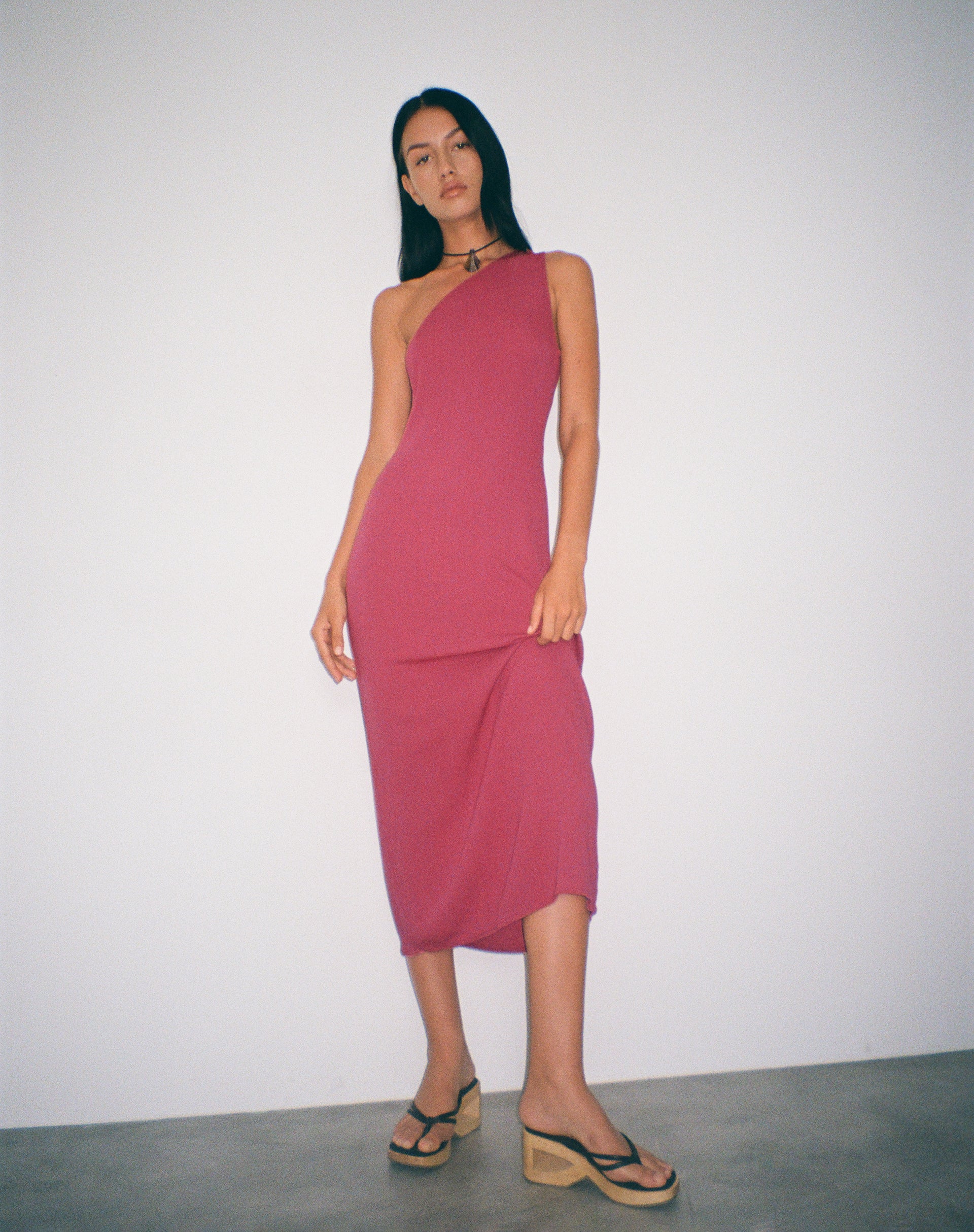 immagine di Namjun Vestito midi monospalla in Daco Rose Crinkle