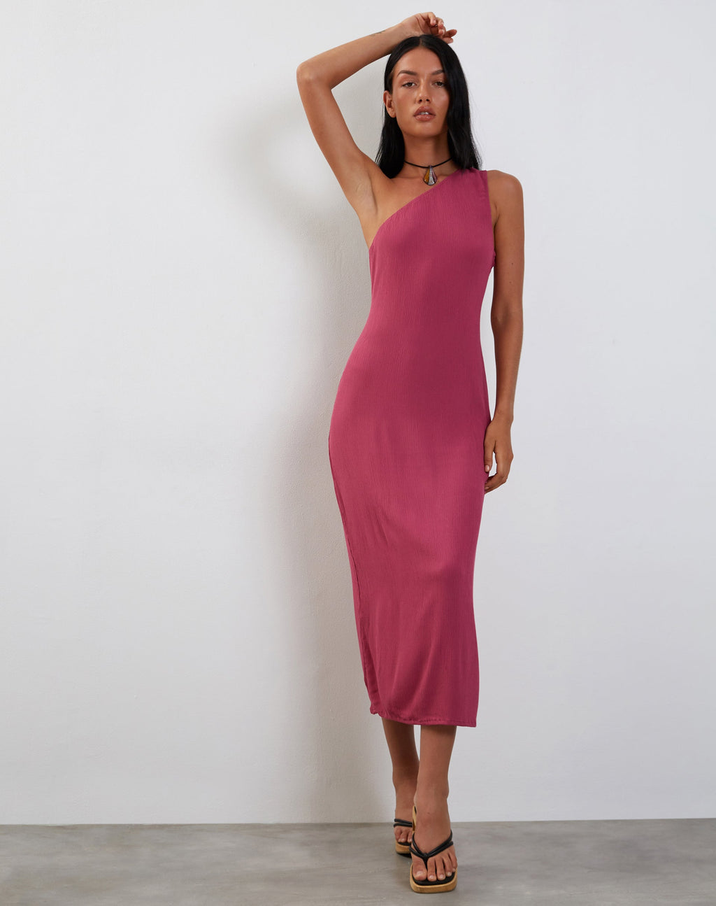 Namjun - Vestito midi monospalla in Daco Rose Crinkle