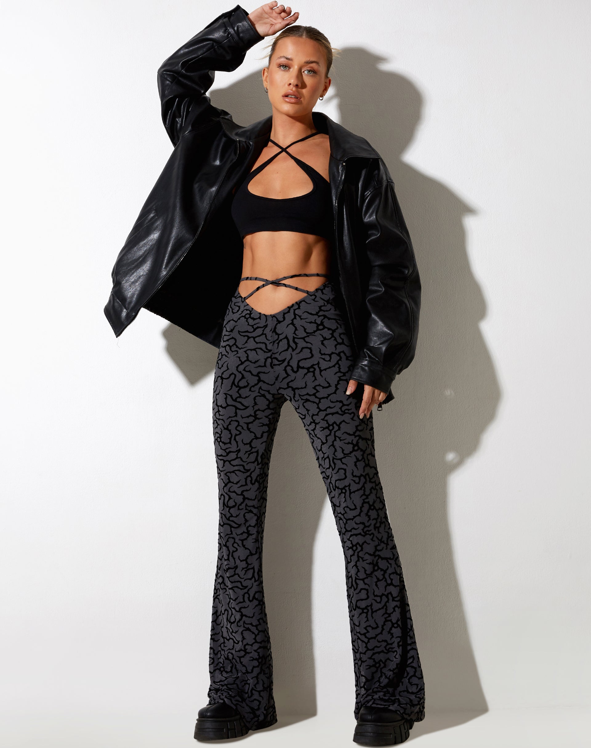 Immagine di Nancha: pantalone svasato in fiocco tribale