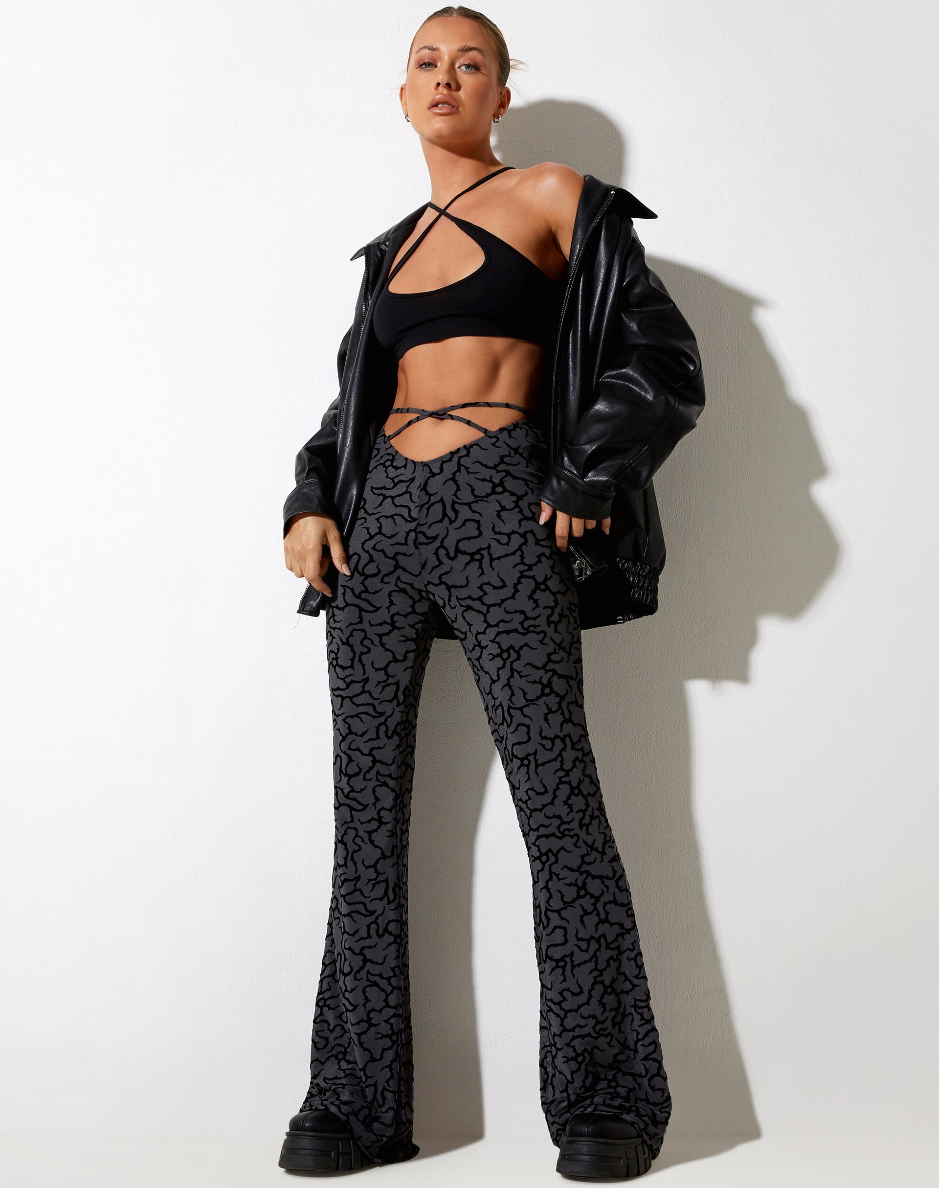 Immagine di Nancha: pantalone svasato in fiocco tribale