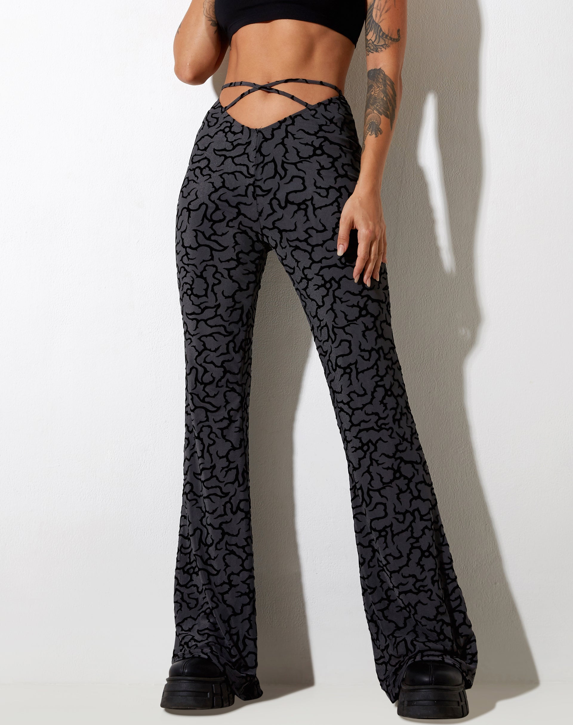 Immagine di Nancha: pantalone svasato in fiocco tribale