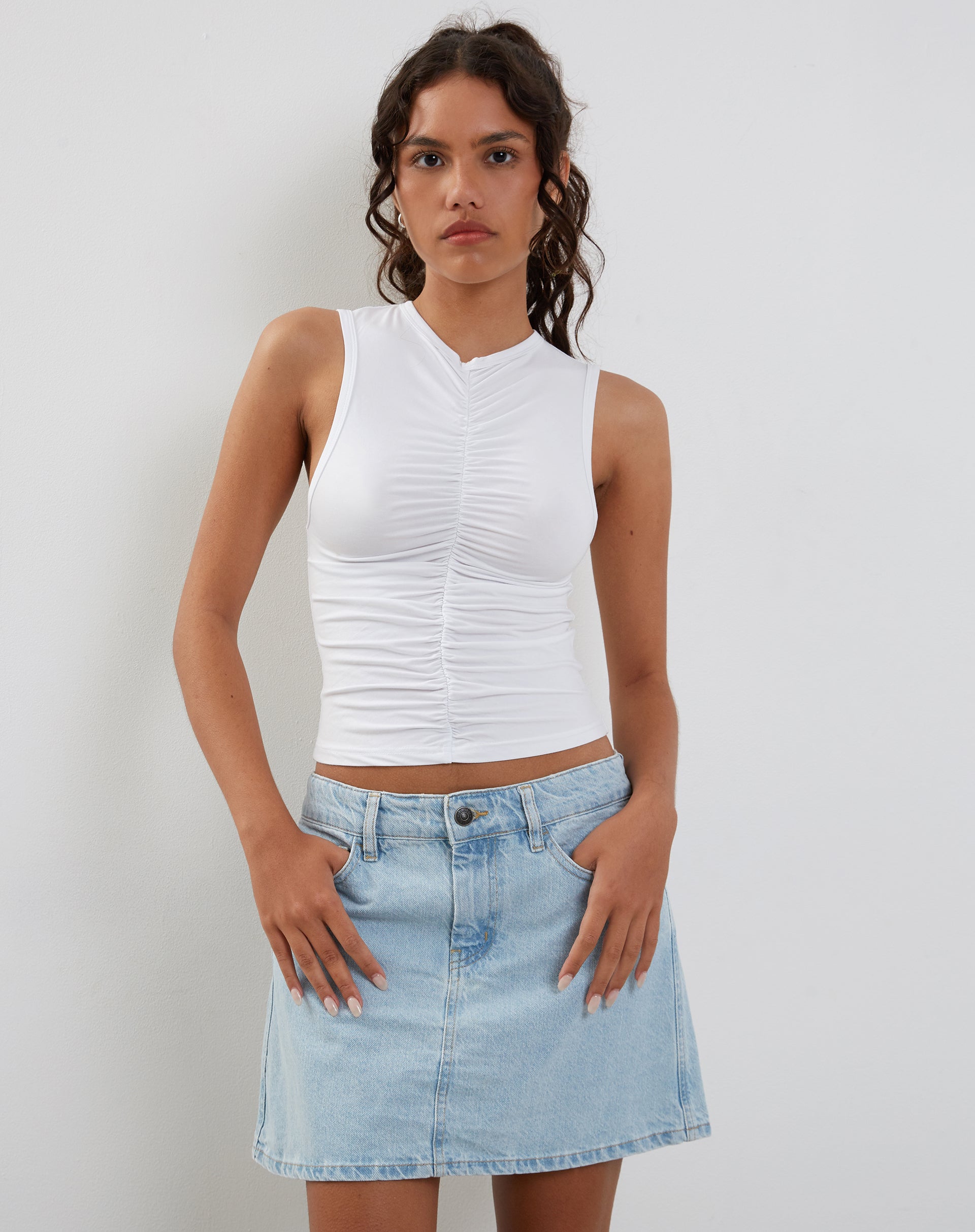 immagine di Naoko Ruched Top in bianco