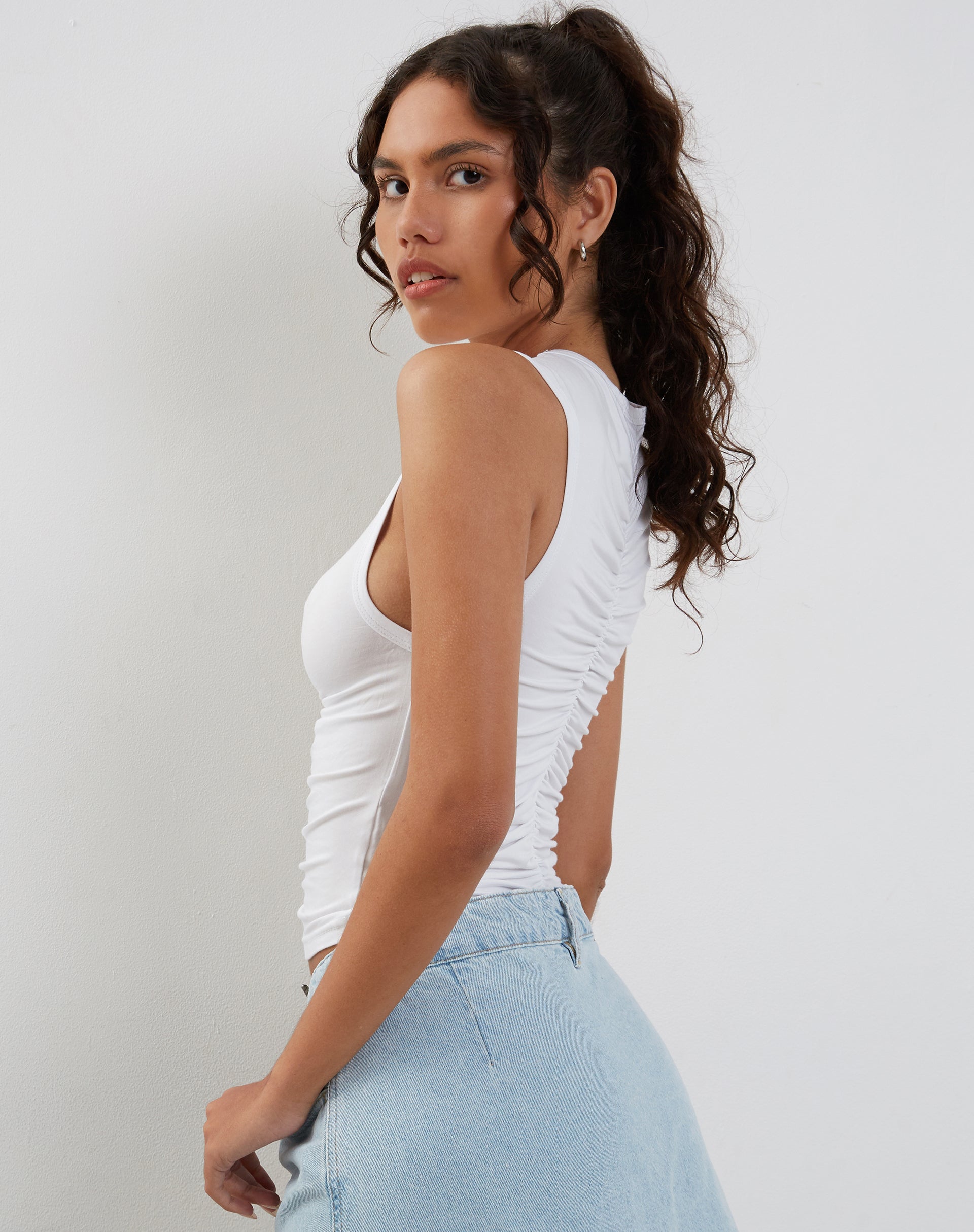 immagine di Naoko Ruched Top in bianco
