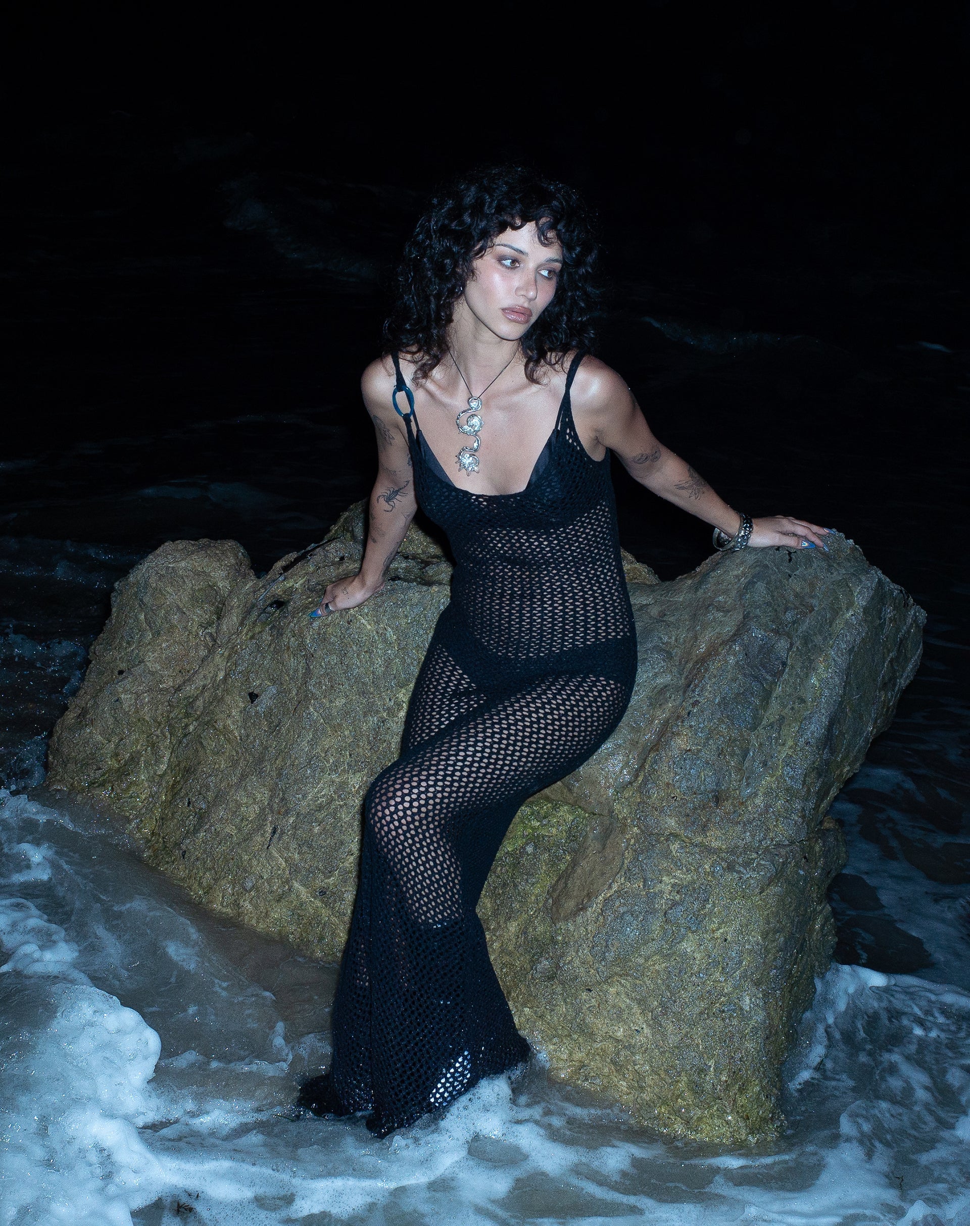 Immagine di Nazir O Anello cinturino in maglia Maxi Dress in nero