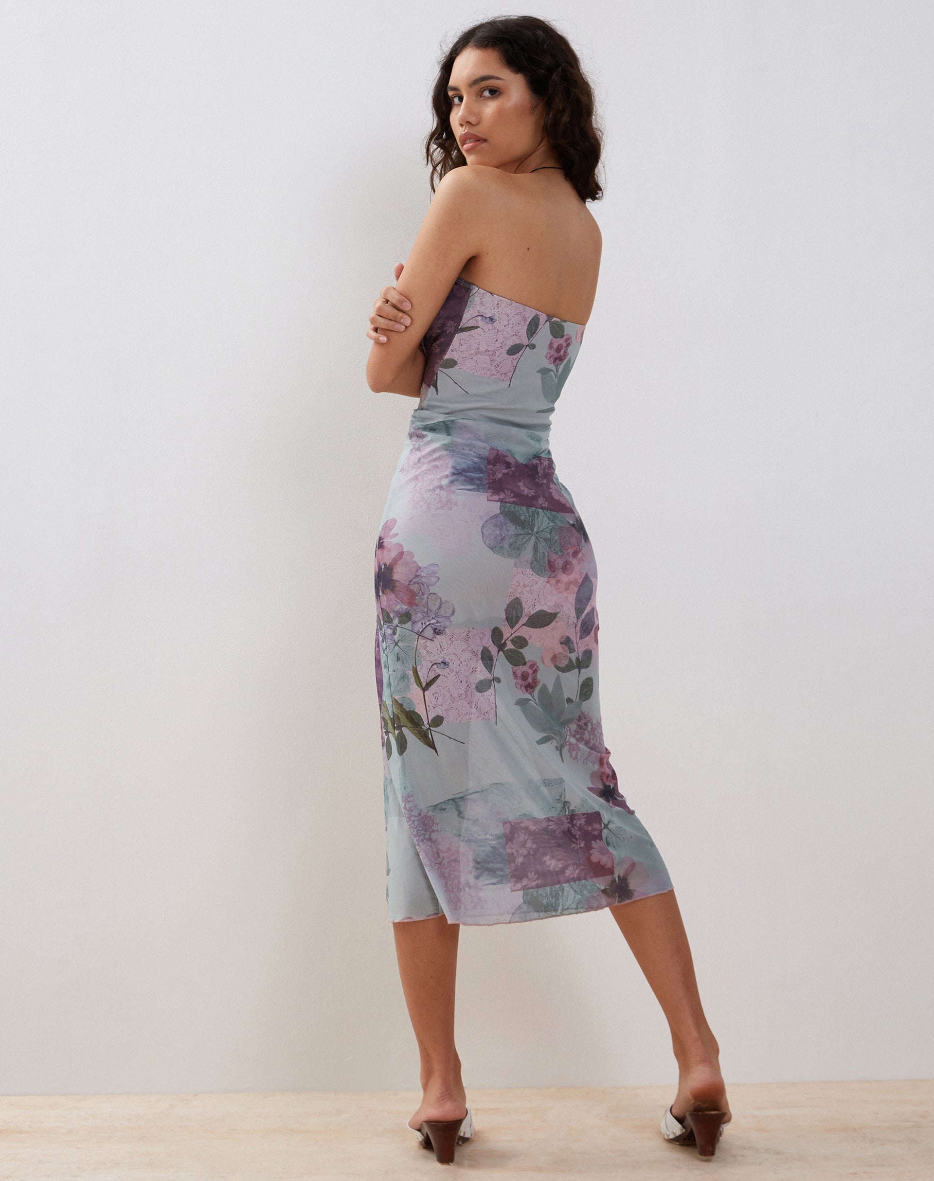 Immagine di Nehwa Bandeau Mesh Midi Dress in Abstract Scrapbook