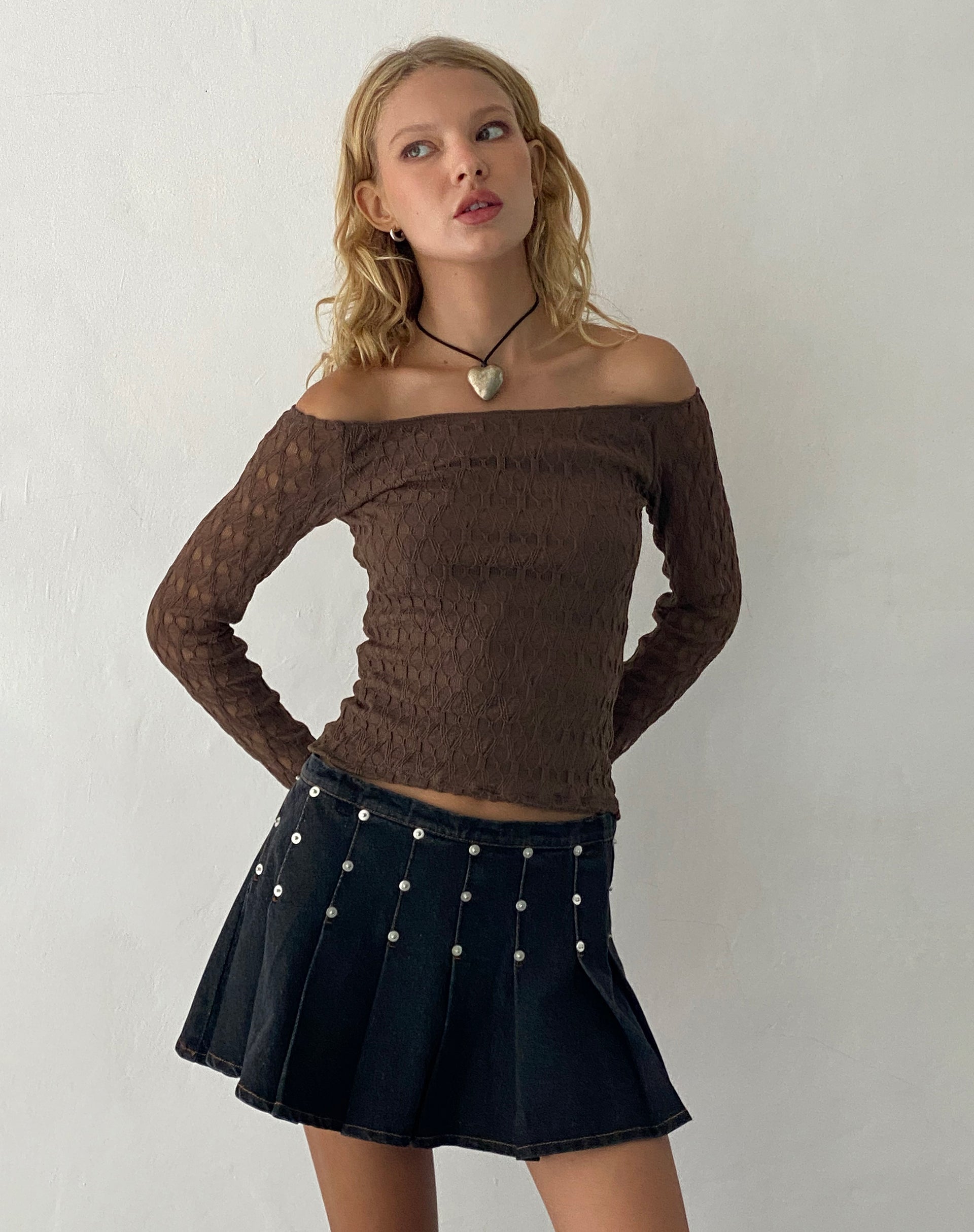 Immagine di Neira Top Bardot a maniche lunghe in maglia strutturata Mocha