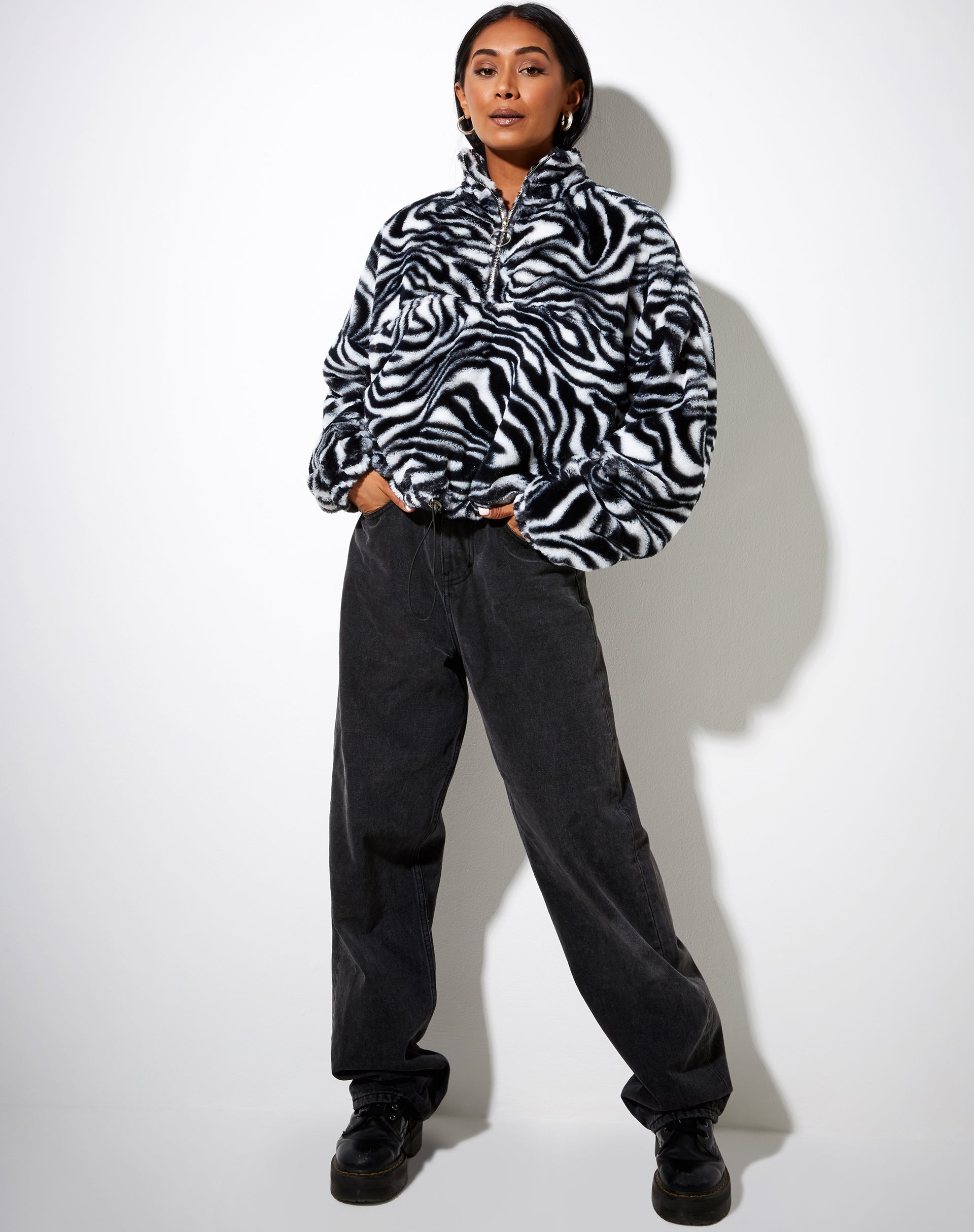 Immagine di Nero Ring Pull Jacket in Zebra Bianco e Nero