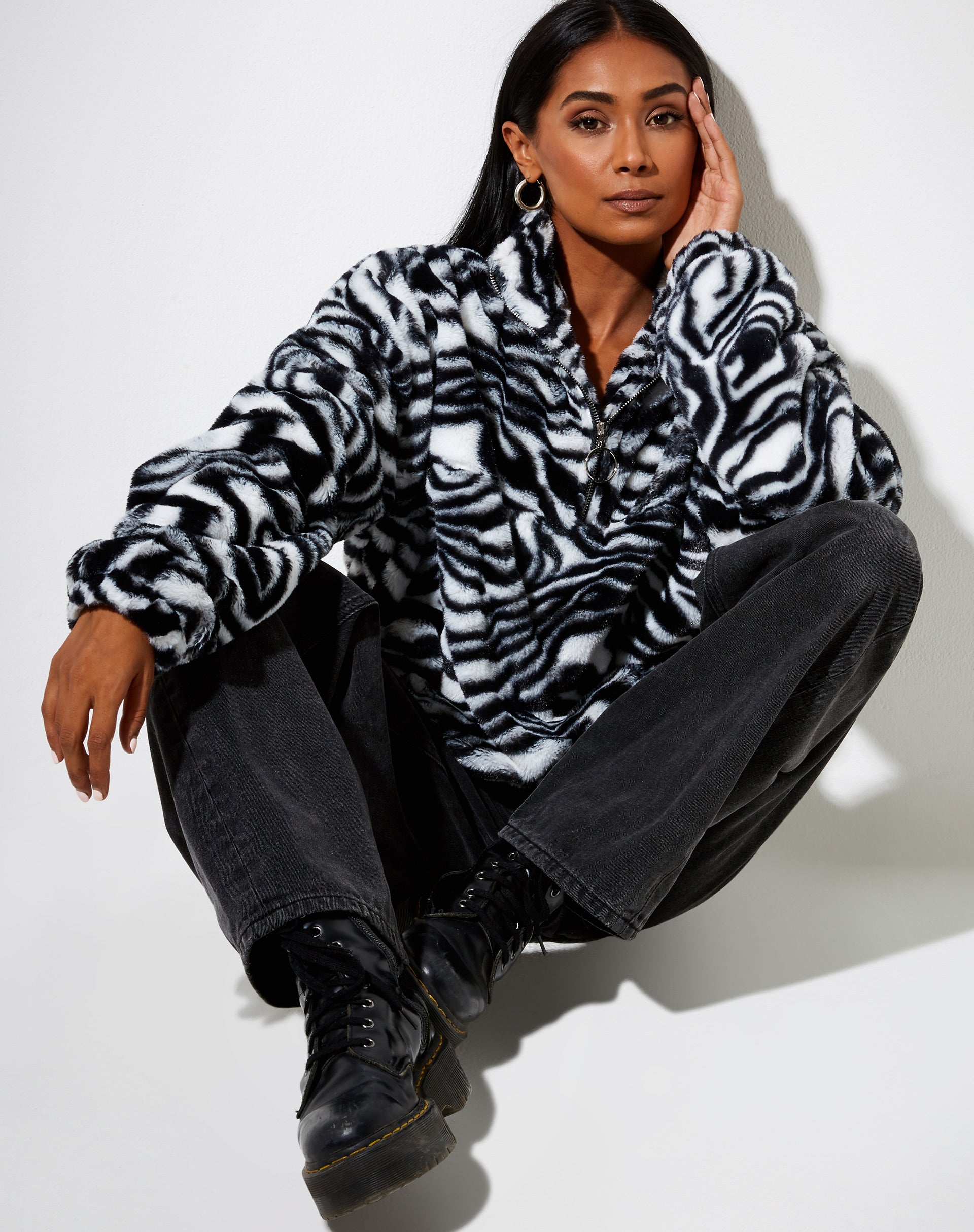 Immagine di Nero Ring Pull Jacket in Zebra Bianco e Nero