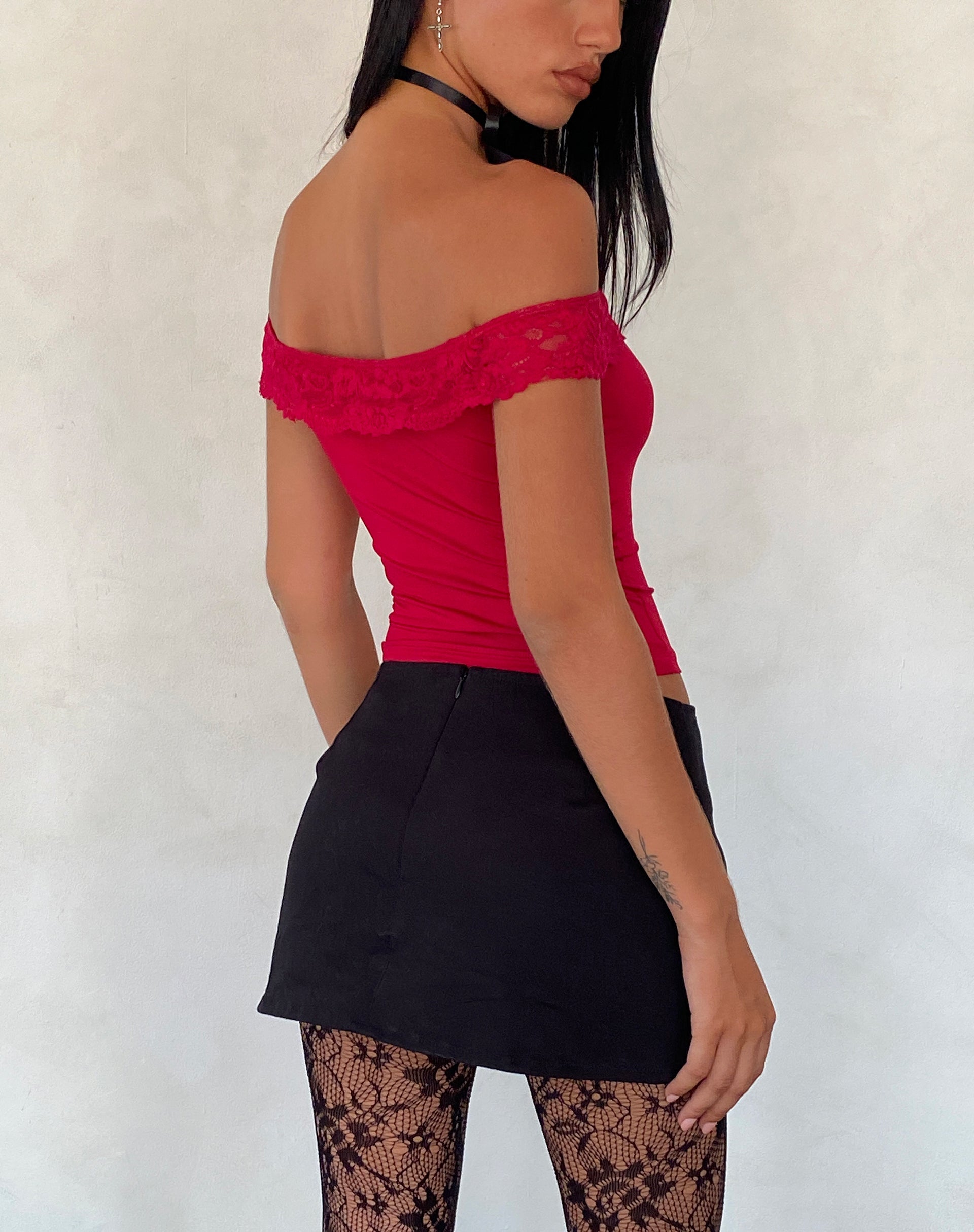 Immagine di Nesel - Top Bardot in pizzo rosso