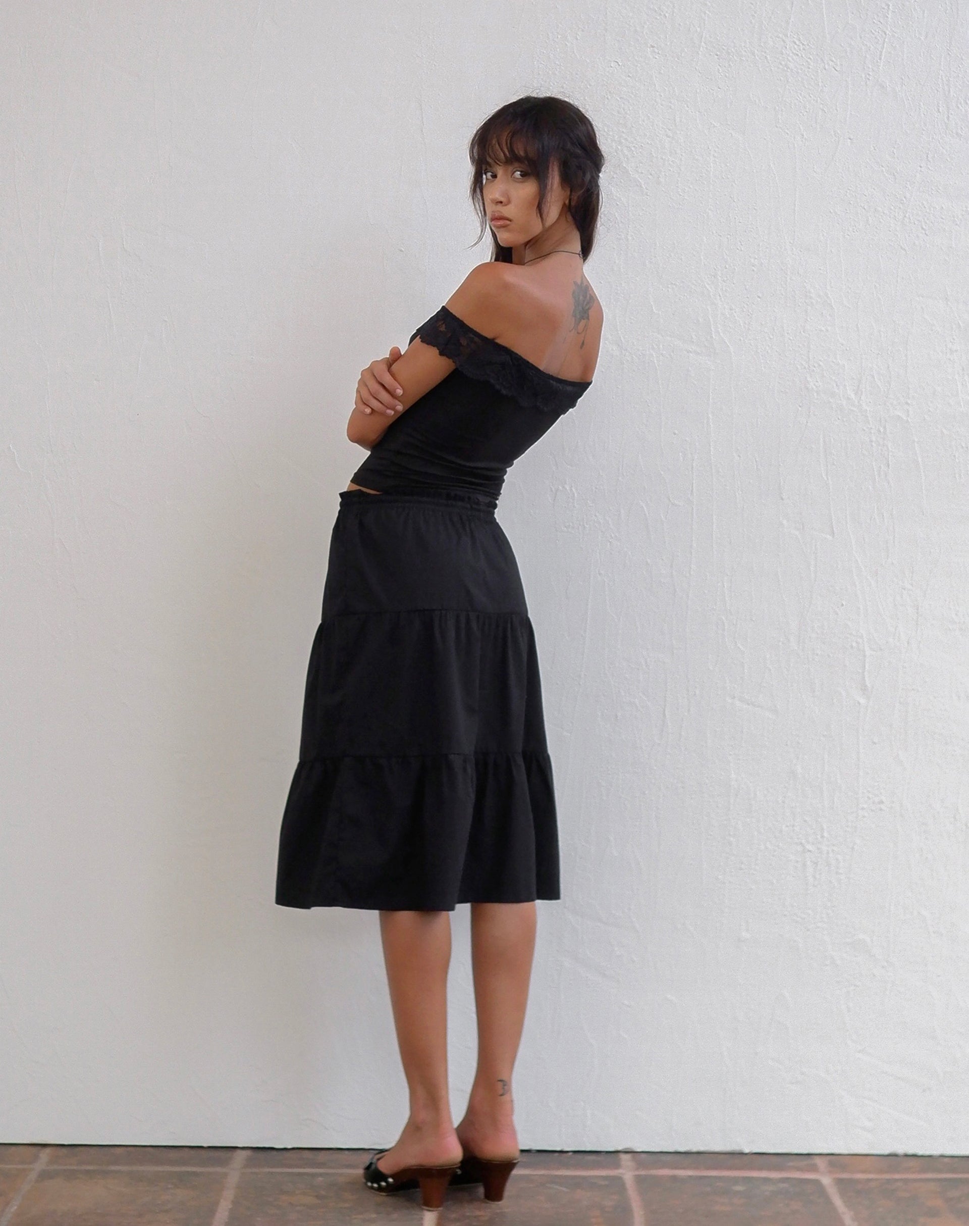 Immagine di Nesel Top Bardot in pizzo sottile nero