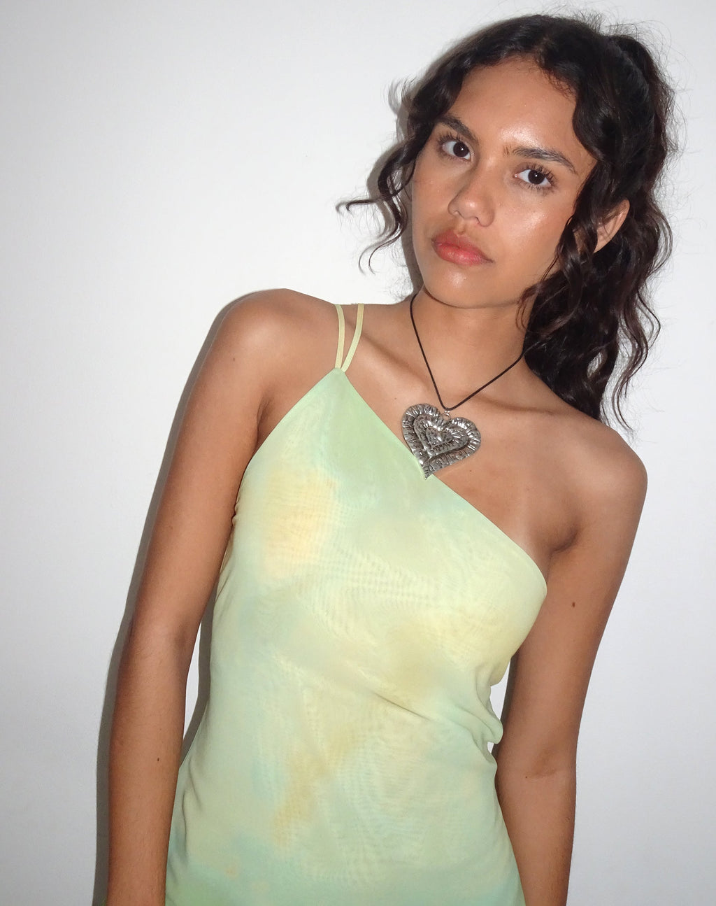 Top monospalla Nesrin in giallo acquerello