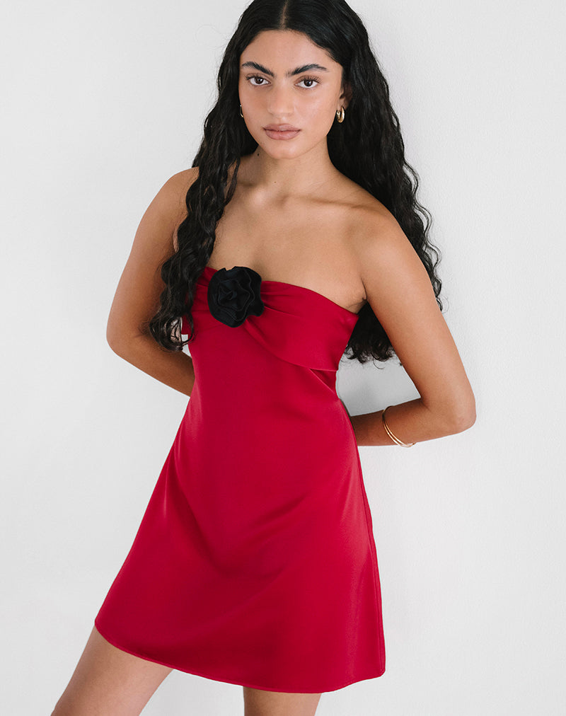 Immagine del vestito Ninivala in rosso con rosone nero