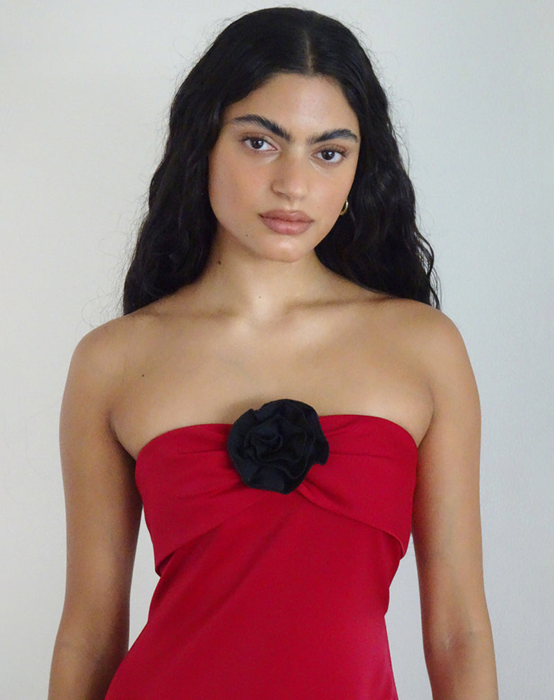 Immagine del vestito Ninivala in rosso con rosone nero