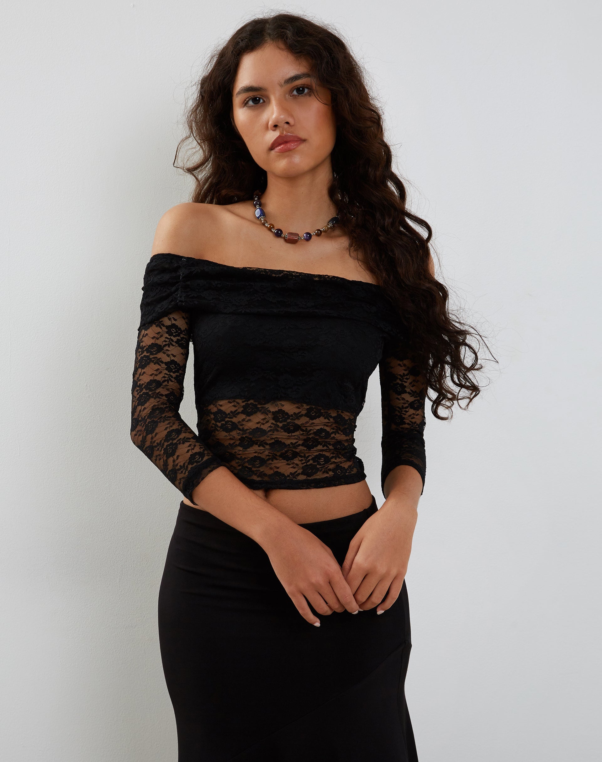 Immagine di Nixie Top Bardot a manica lunga in pizzo nero