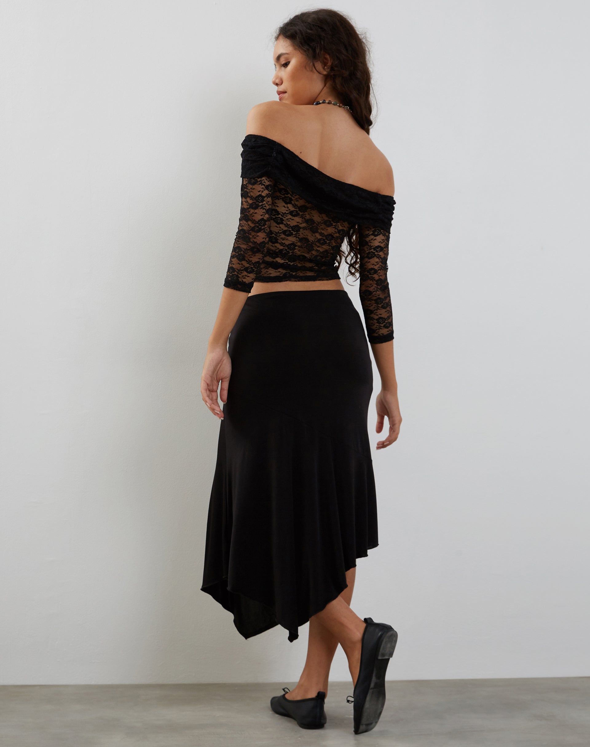 Immagine di Nixie Top Bardot a manica lunga in pizzo nero