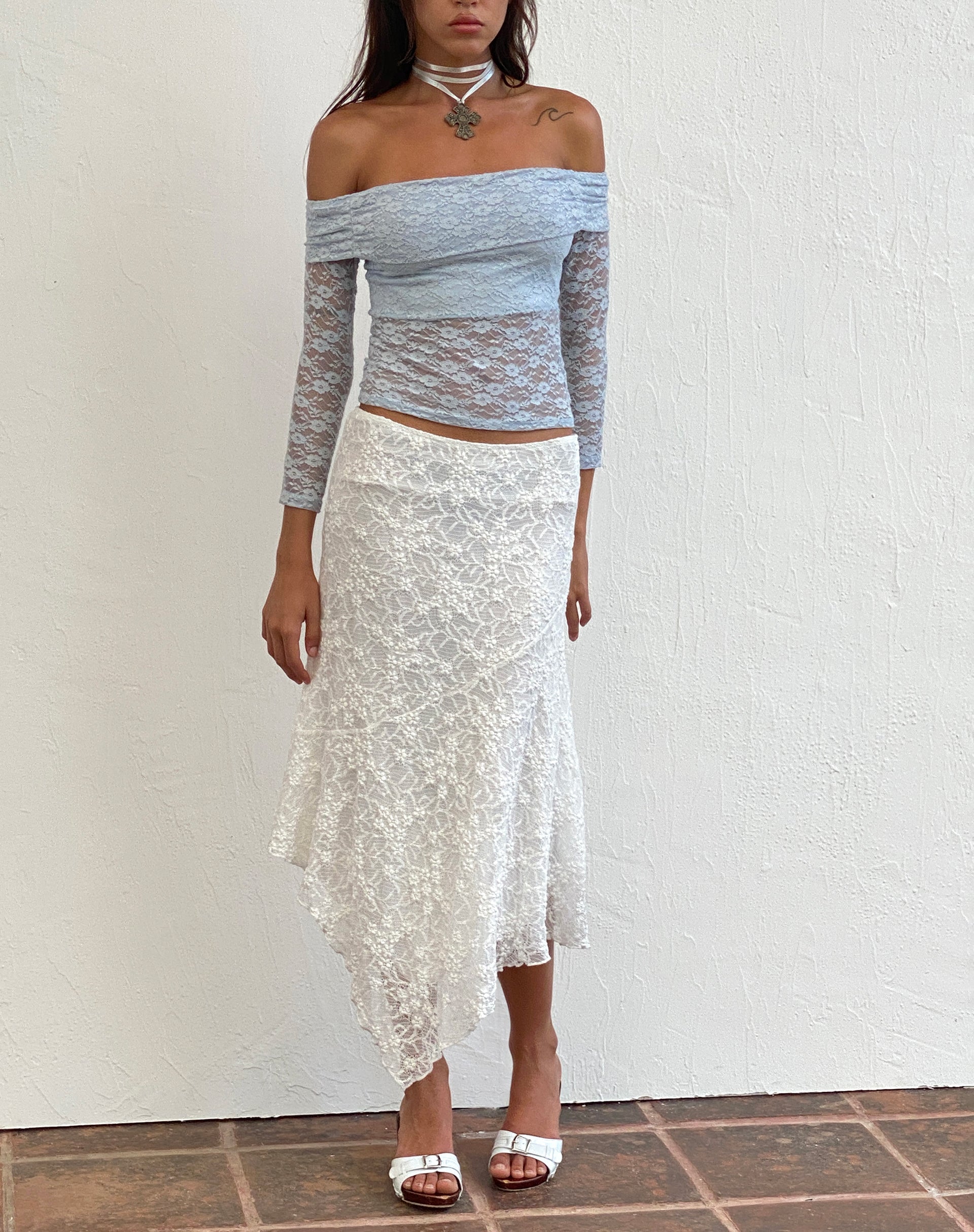 Immagine di Nixie Top Bardot a maniche lunghe in pizzo azzurro