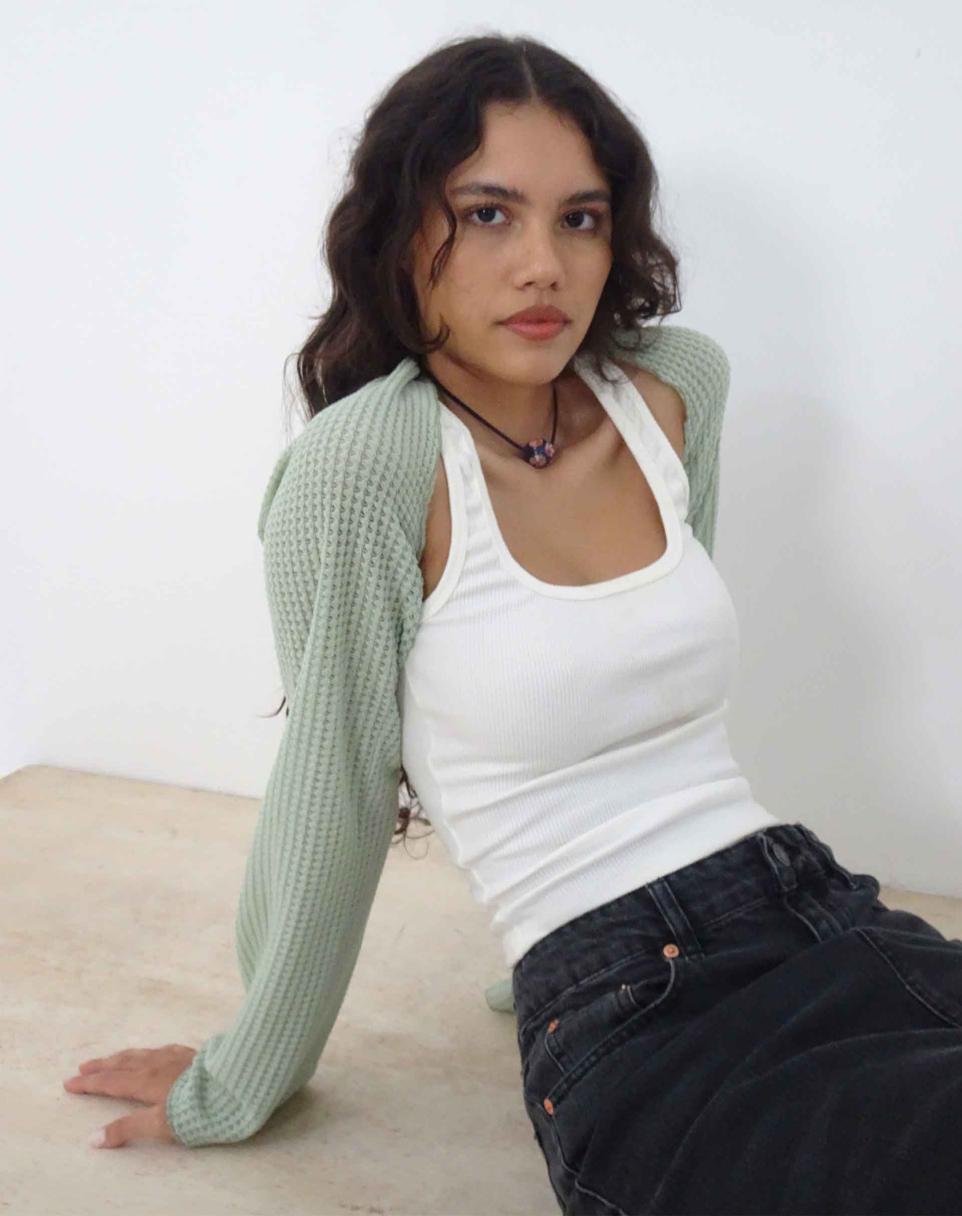 Immagine di Nobila Shrug Top in Sage Textured Crochet