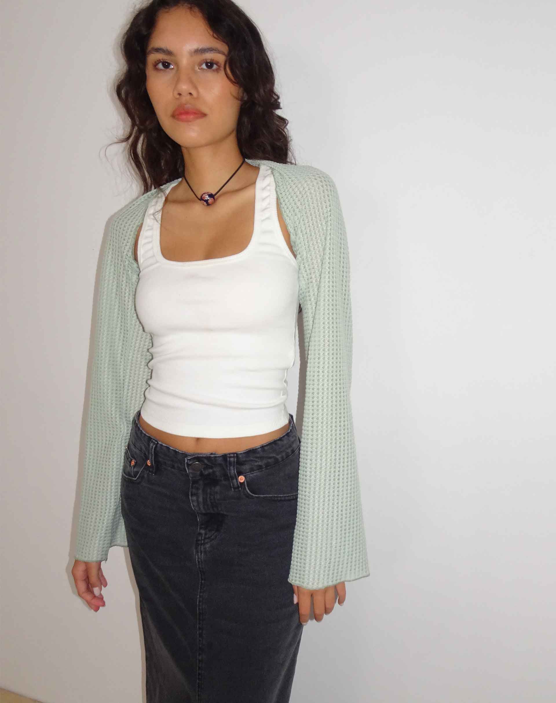 Immagine di Nobila Shrug Top in Sage Textured Crochet