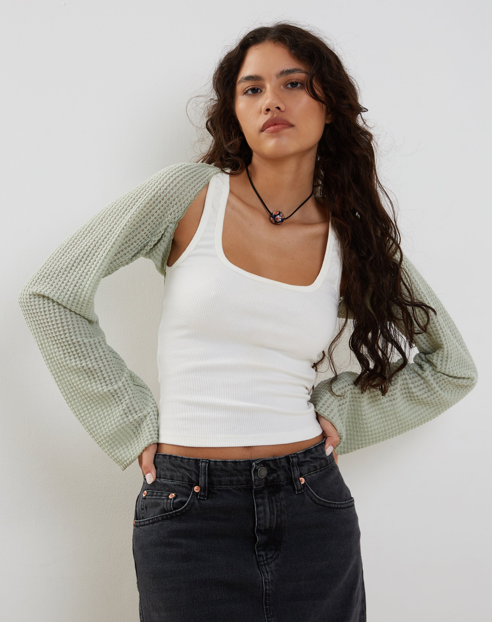 Immagine di Nobila Shrug Top in Sage Textured Crochet
