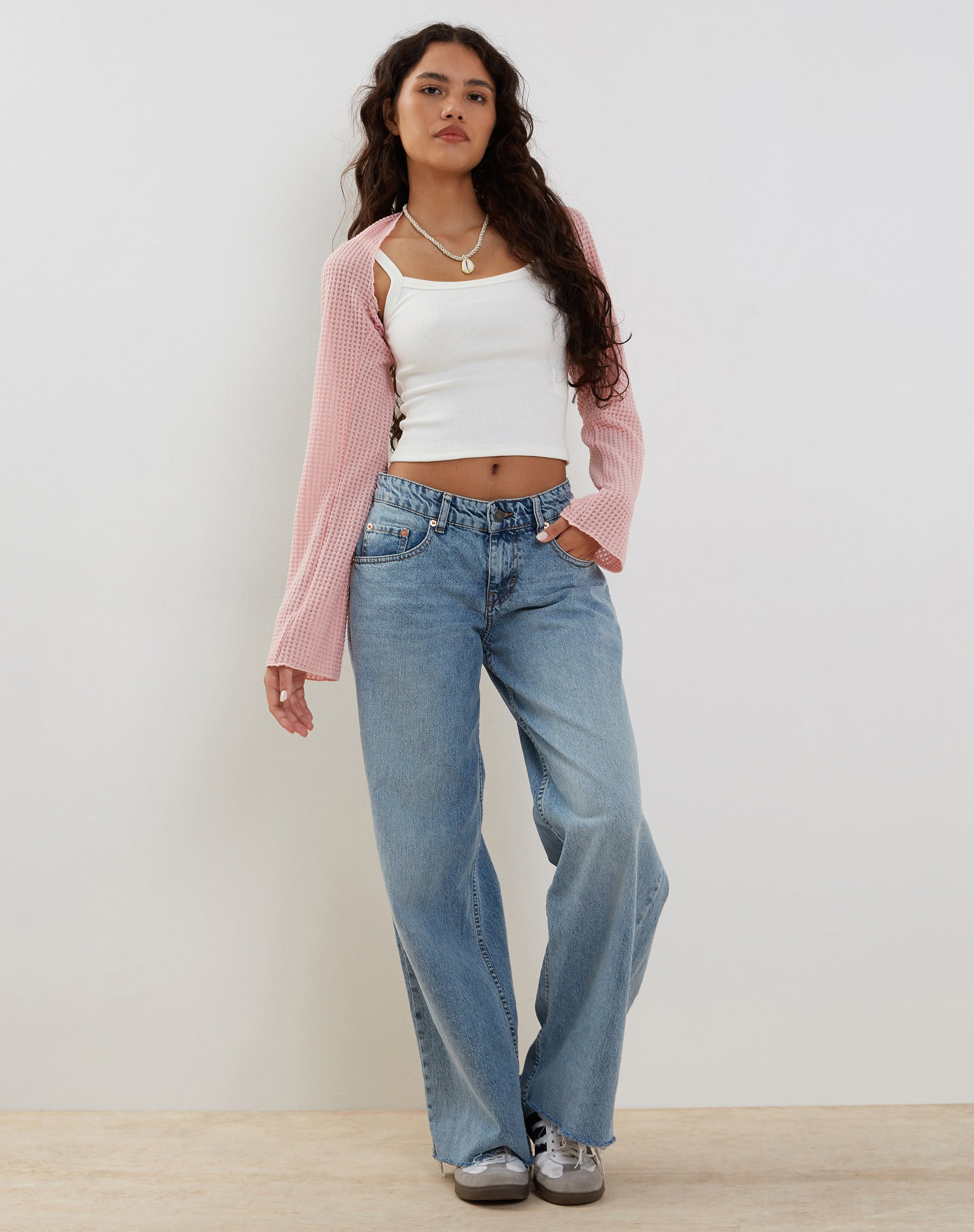 Immagine di Nobila Shrug Top in Salmon Textured Crochet