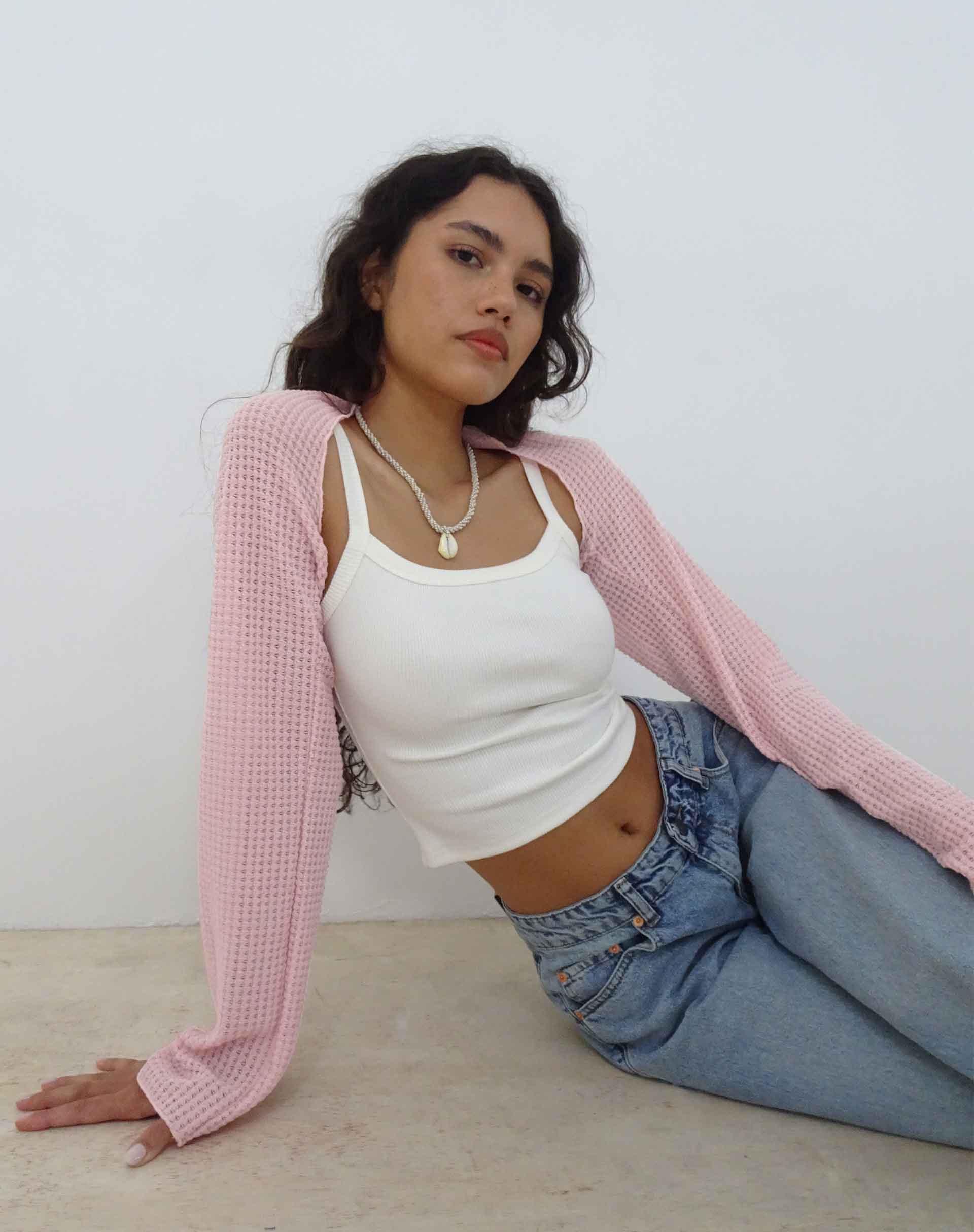 Immagine di Nobila Shrug Top in Salmon Textured Crochet