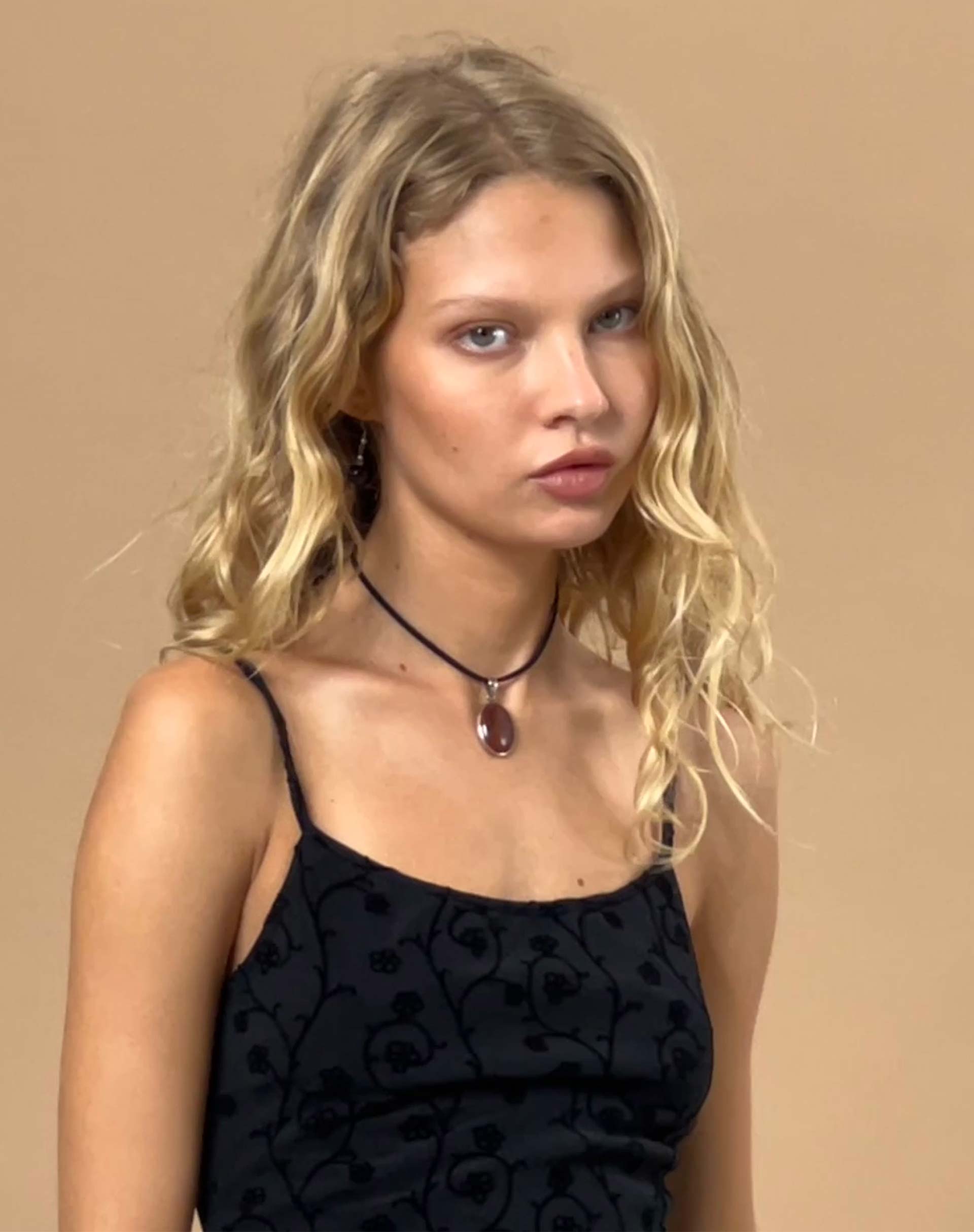 immagine di Nodu Maxi Dress in Dainty Floral Flock nero