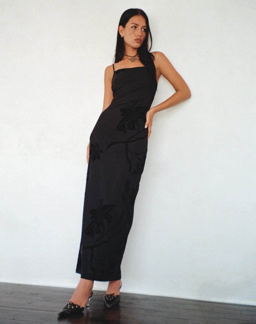 Maxi abito Nodu in Orchidee Flock Nero