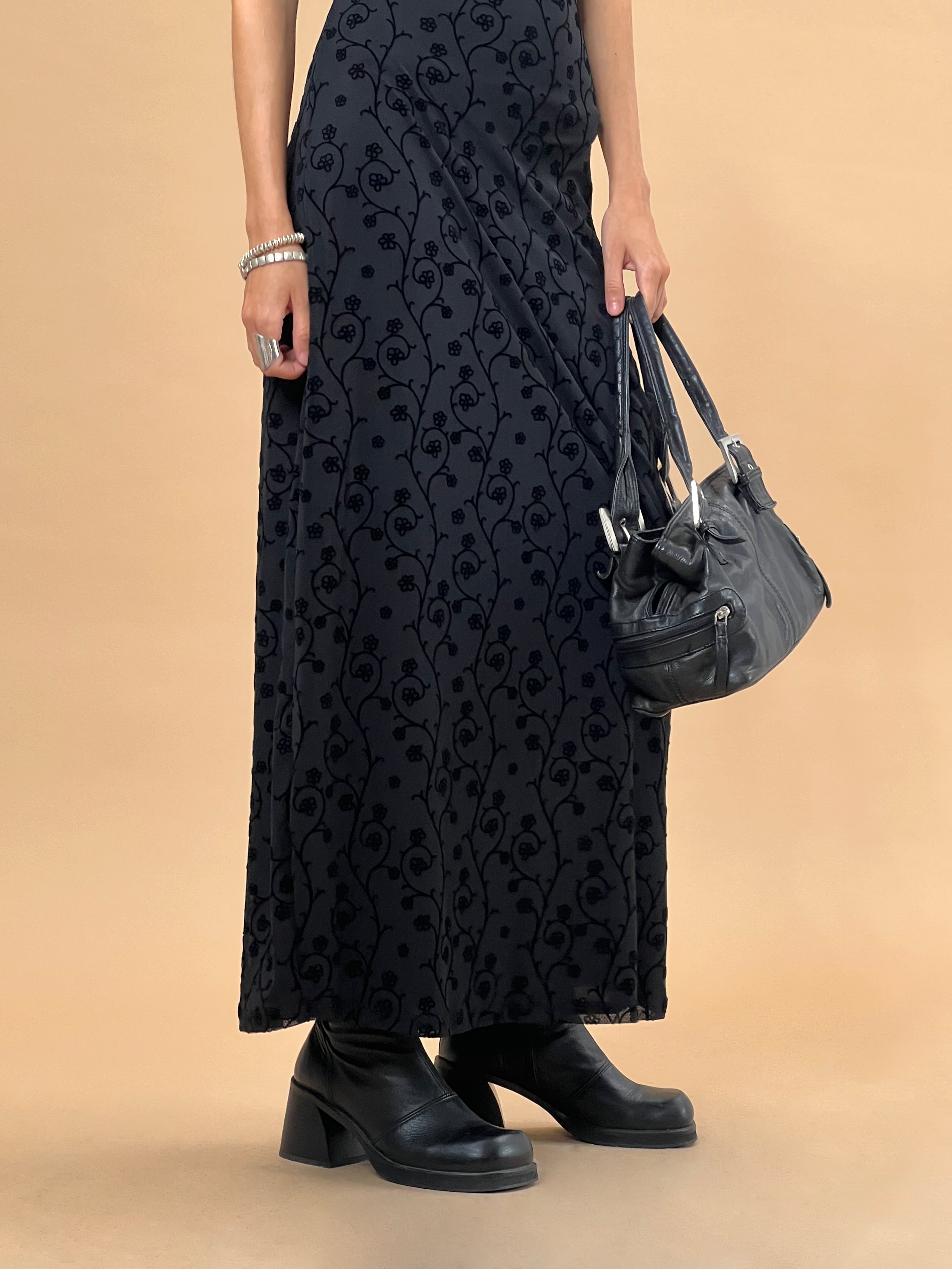immagine di Nodu Maxi Dress in Dainty Floral Flock nero