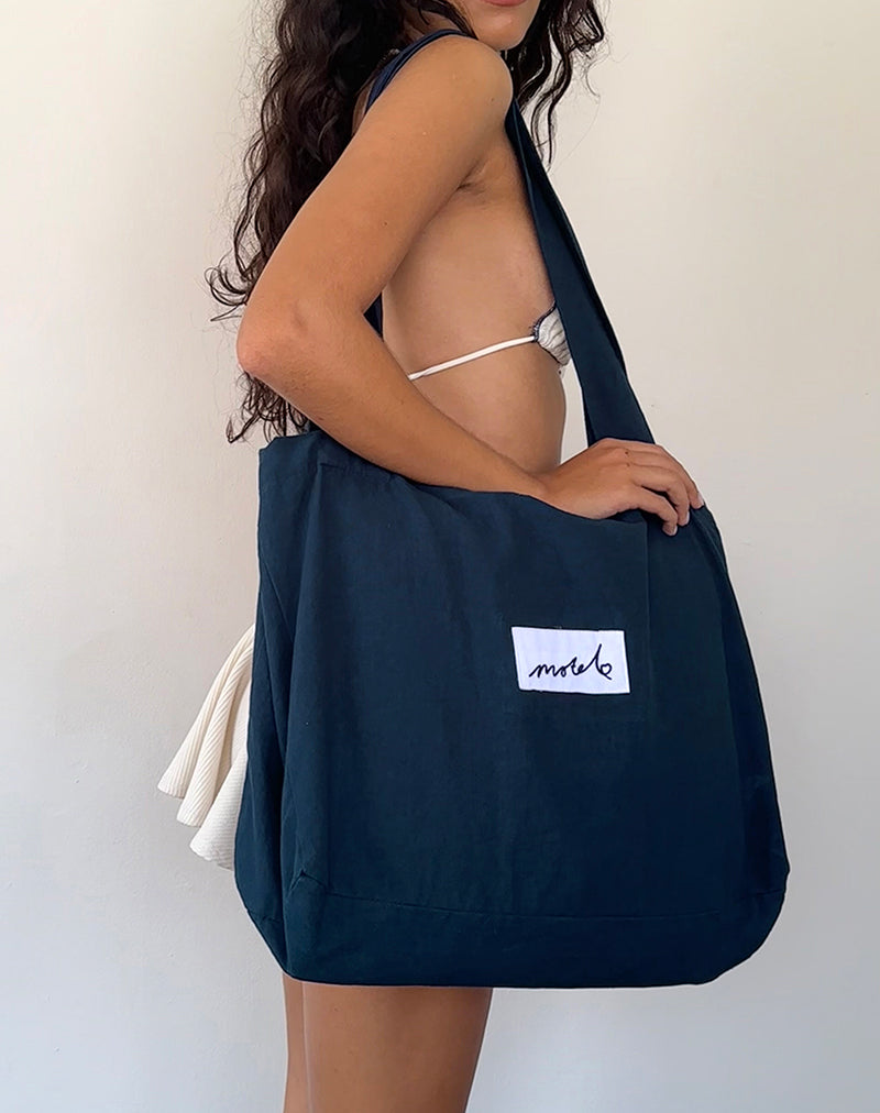 Immagine di Nola Totebag in navy con ricamo Motel Love