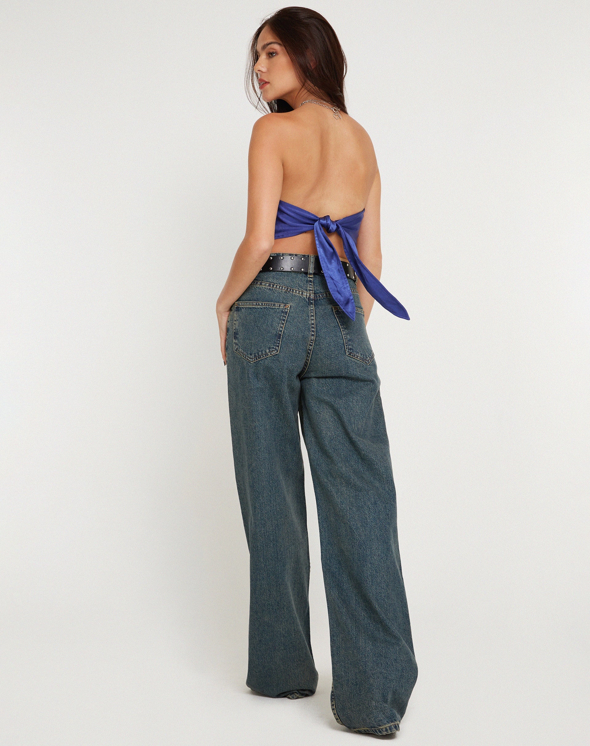 Immagine di Nolda Bandeau Crop Top in raso blu spettro