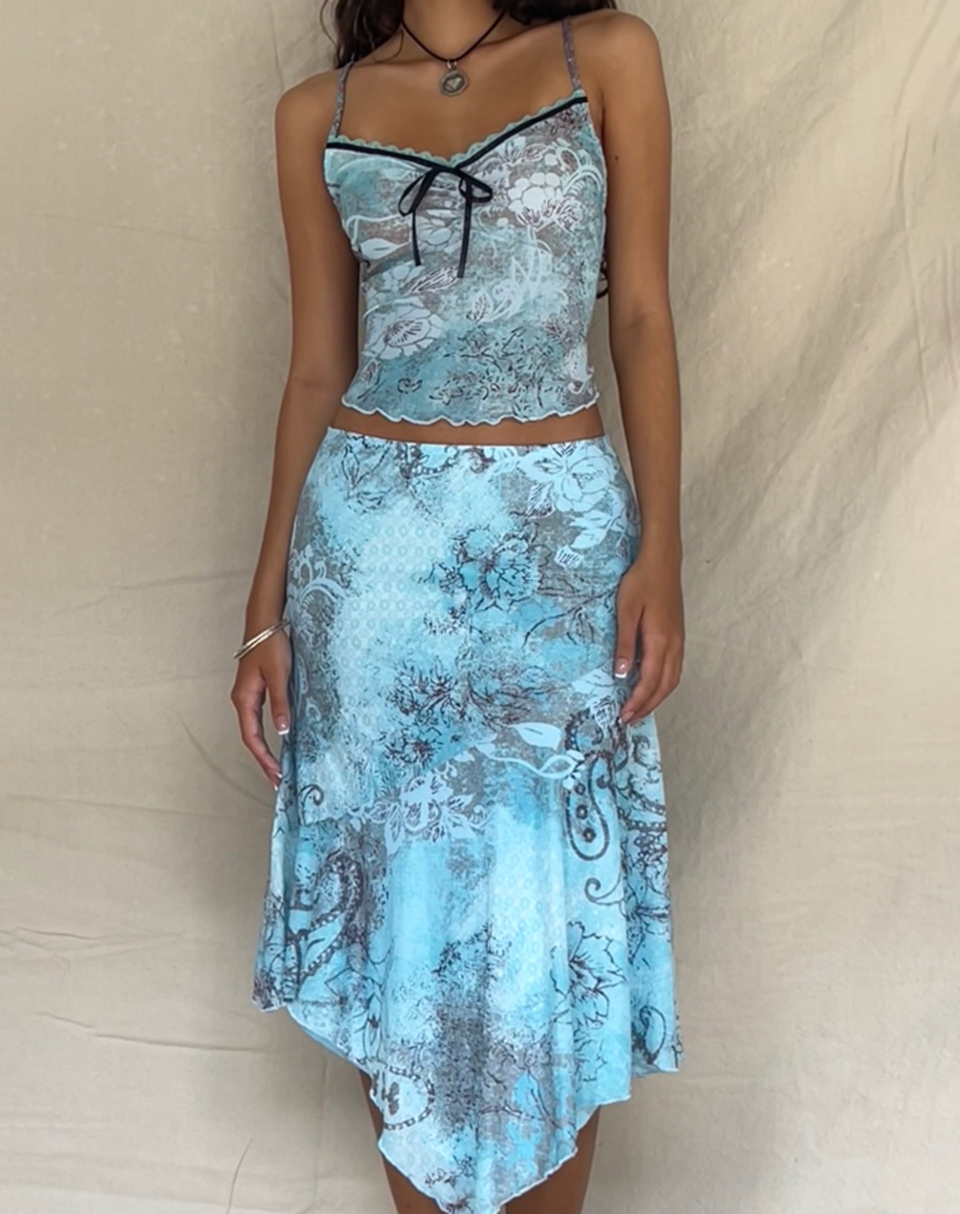 Immagine di Norde Cami Top in Blue Paisley Abstract Rustic