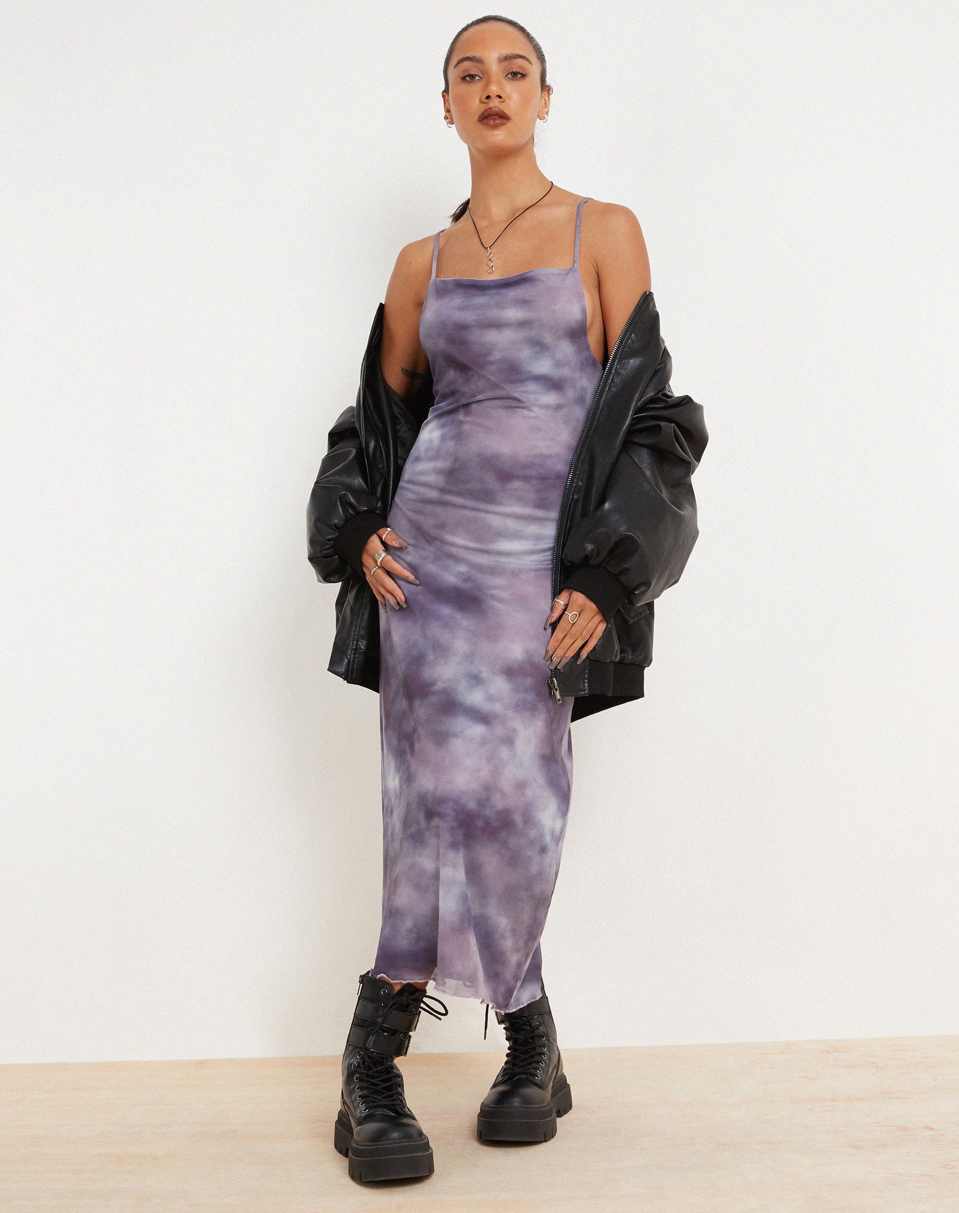 immagine di Norishi Printed Mesh Midi Dress in Smokey Gradients Purple