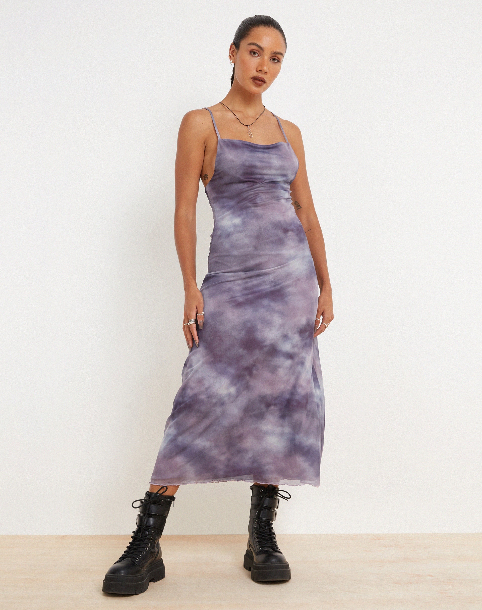 immagine di Norishi Printed Mesh Midi Dress in Smokey Gradients Purple