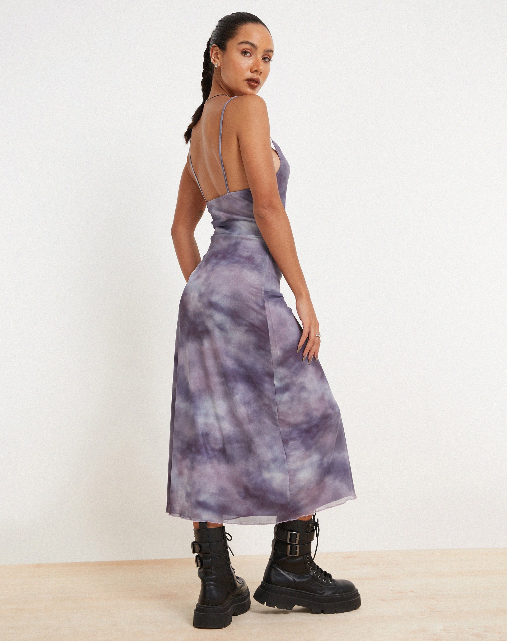 immagine di Norishi Printed Mesh Midi Dress in Smokey Gradients Purple